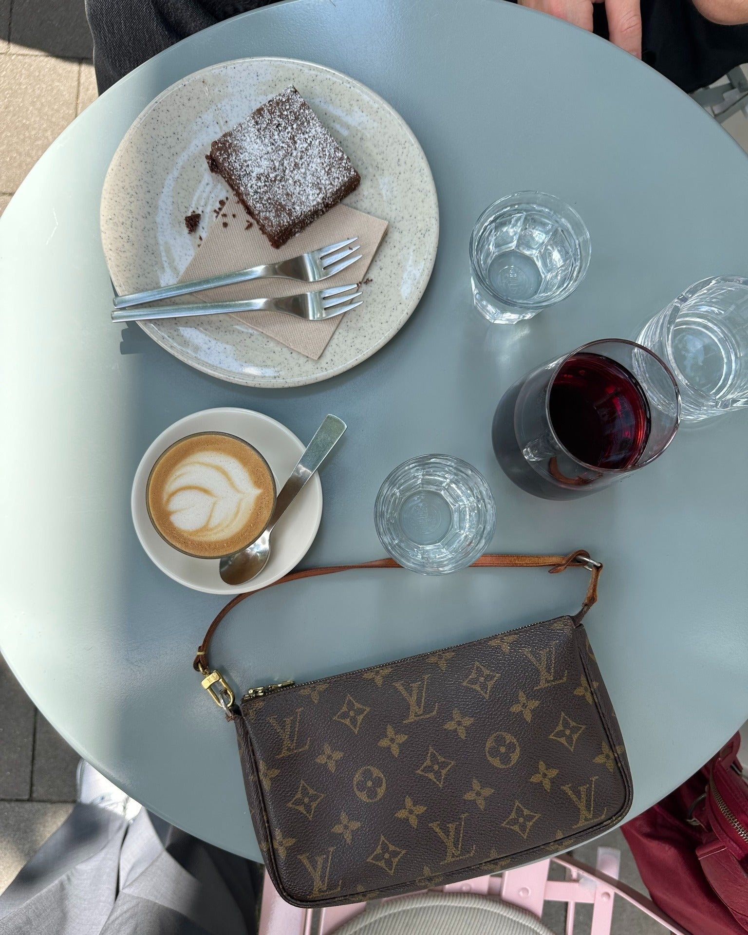 LOUIS VUITTON POCHETTE TASKER