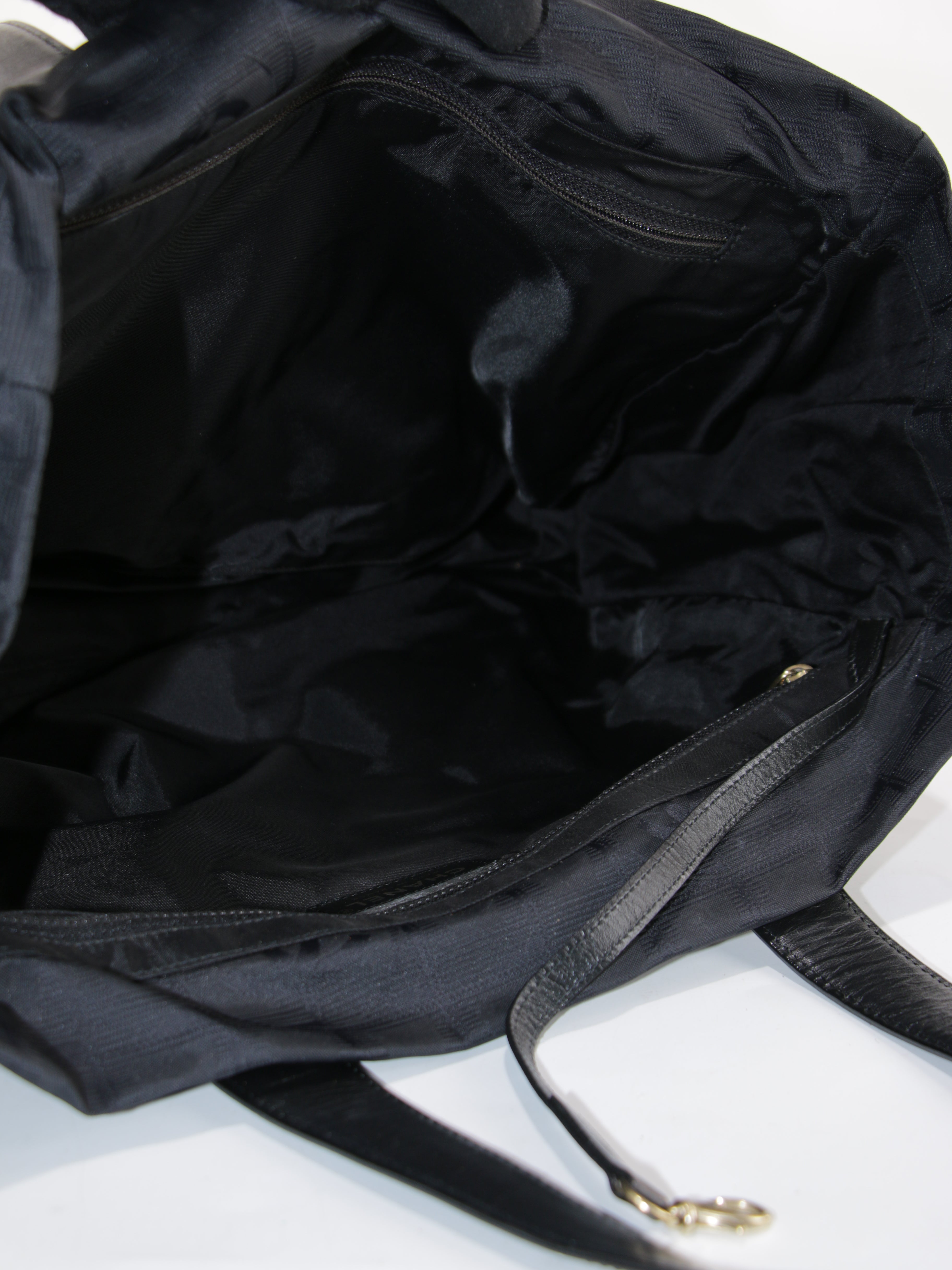 Medium New Travel Line Tote