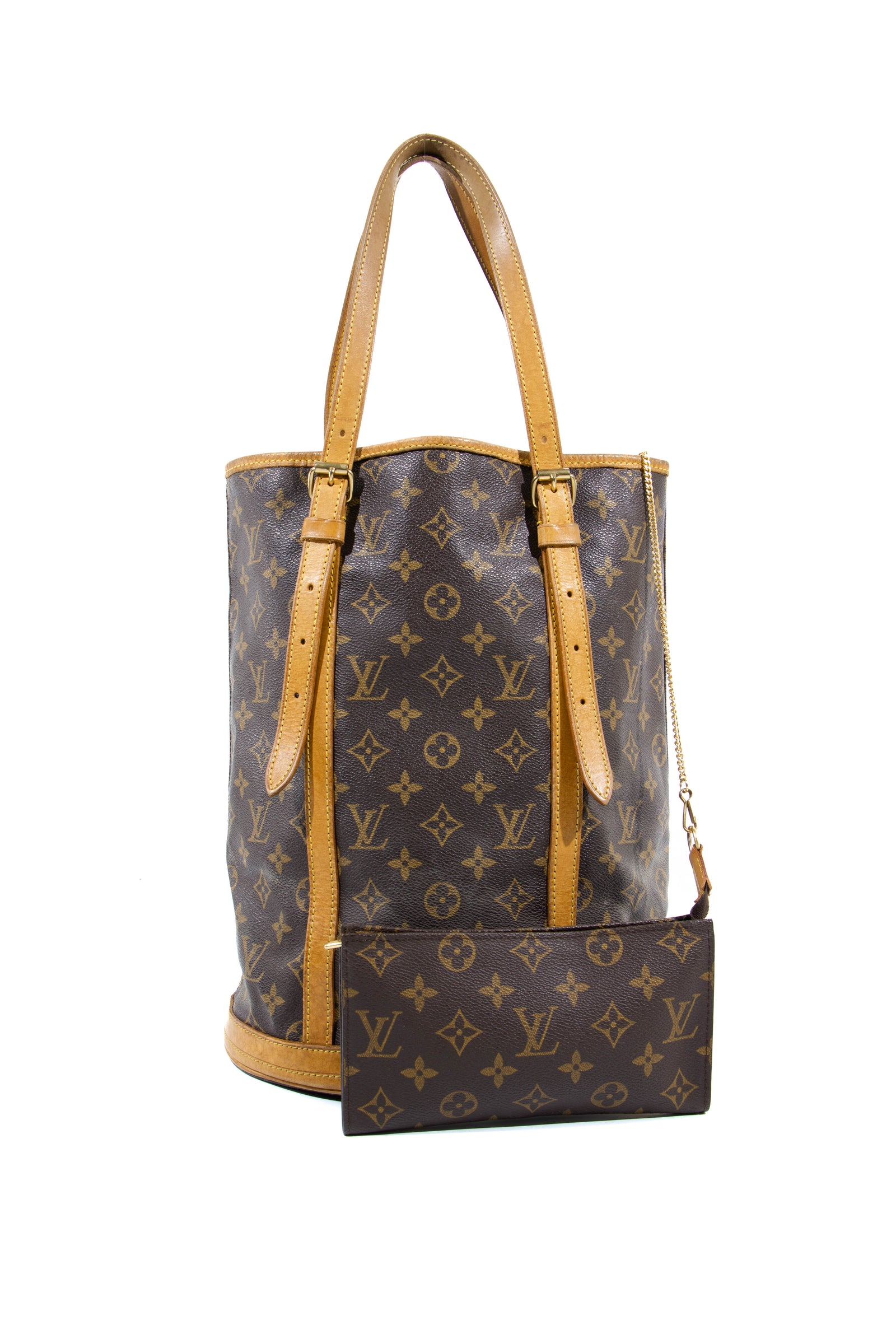 What To Pack When Traveling Internationally - 15 Travel Must Haves -  Louis  vuitton neverfull gm, Louis vuitton, Louis vuitton travel bags
