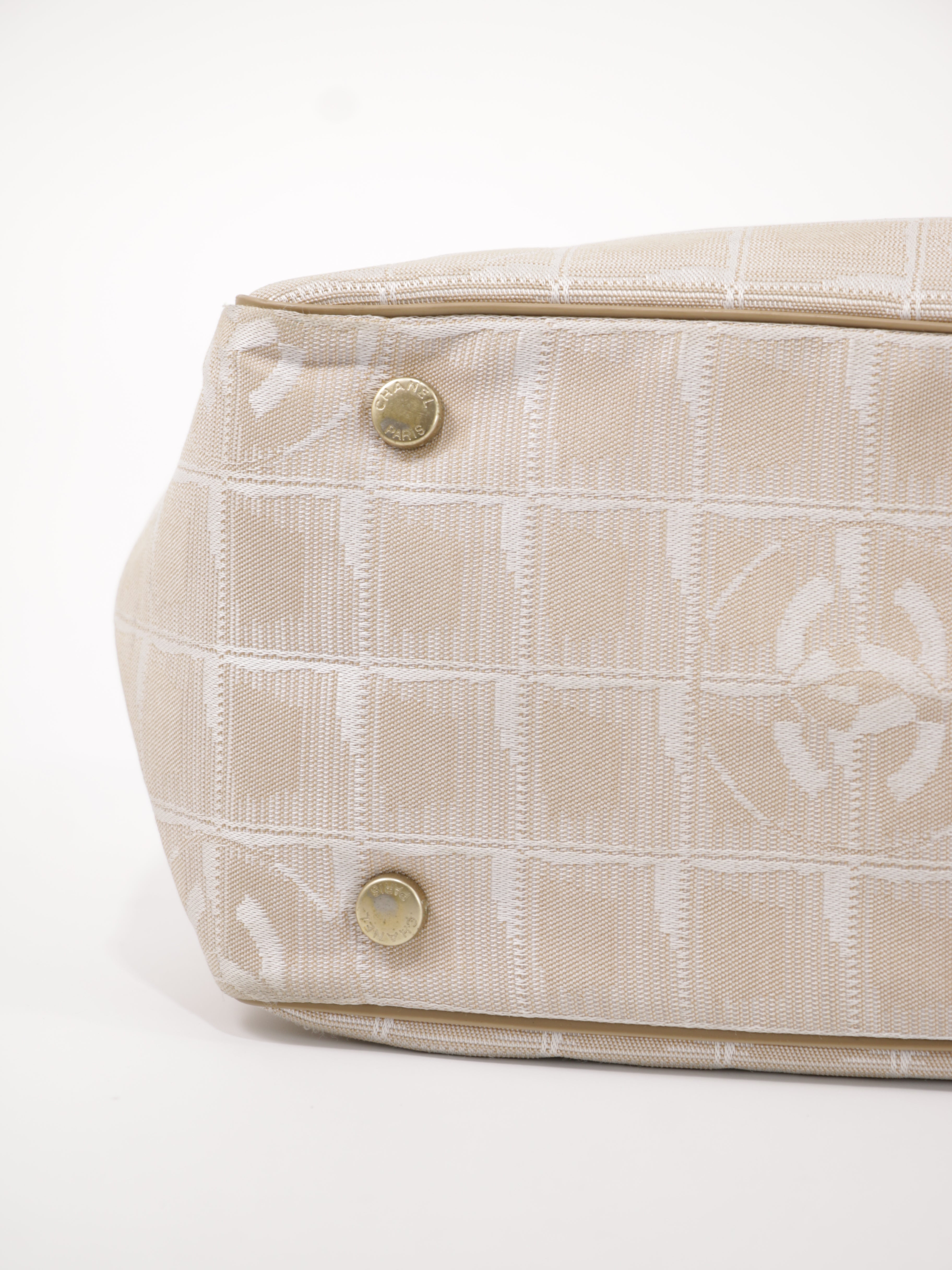 Medium New Travel Line Tote