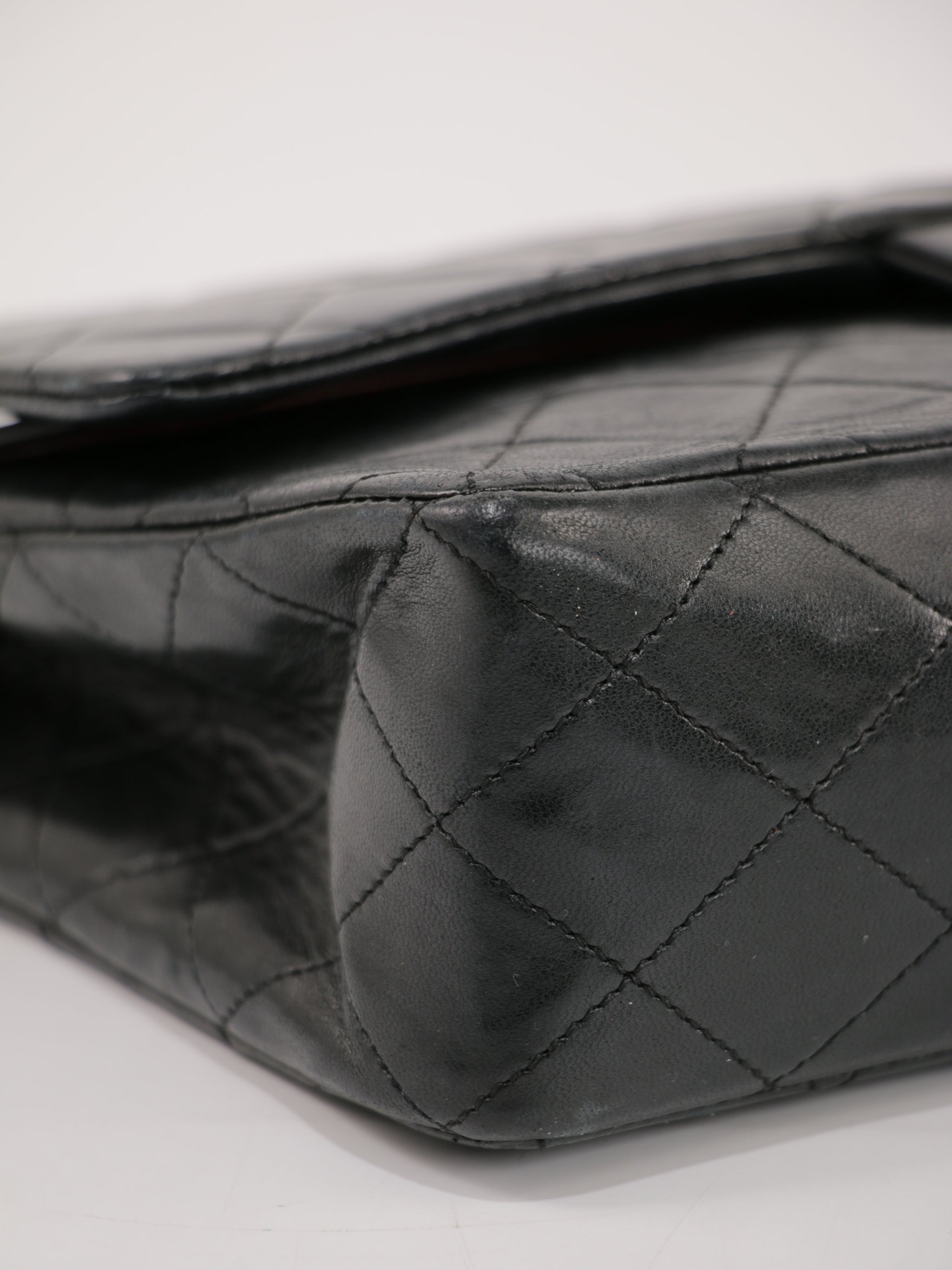 Medium Classic Flap