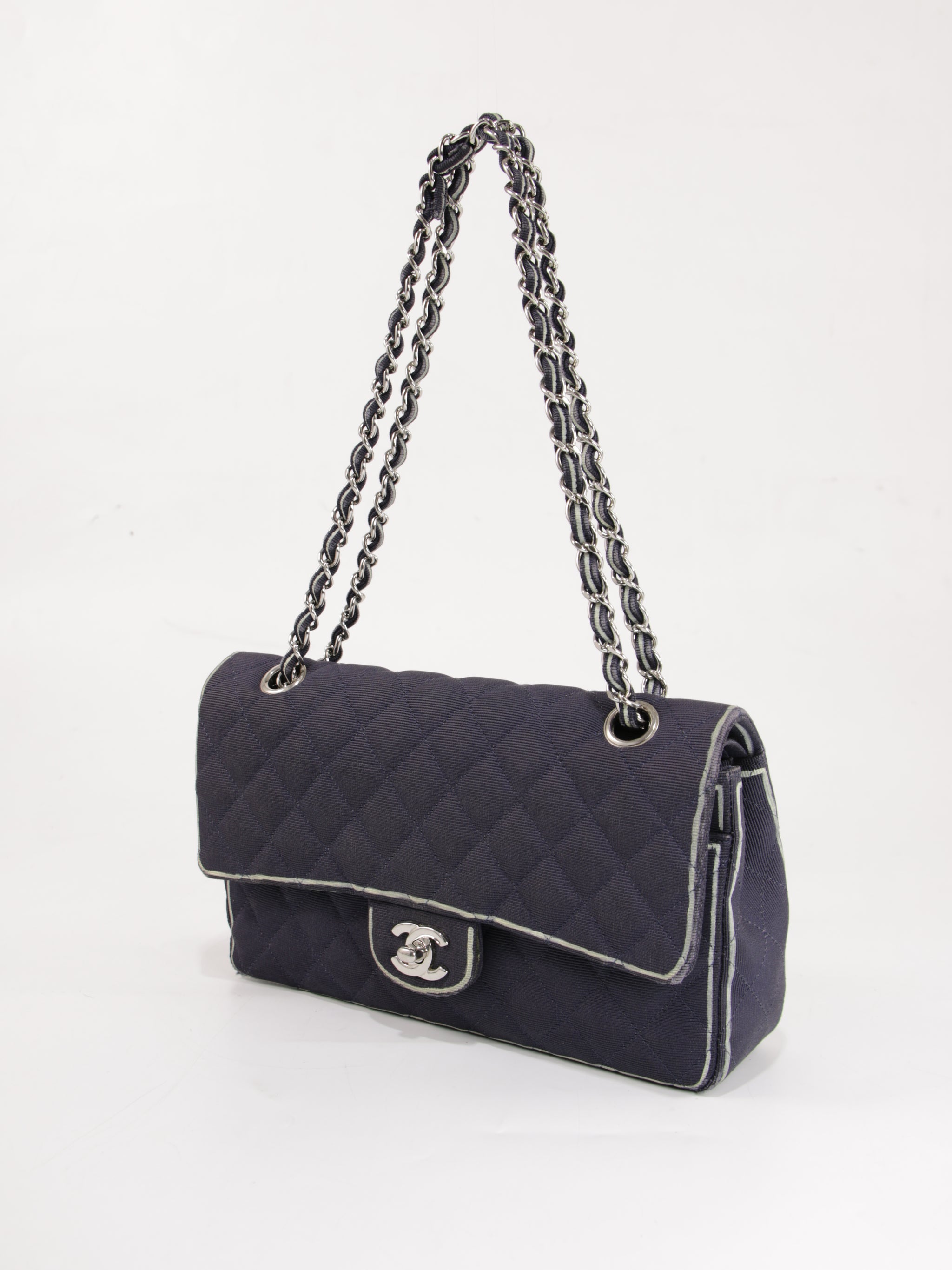 Medium Classic Flap
