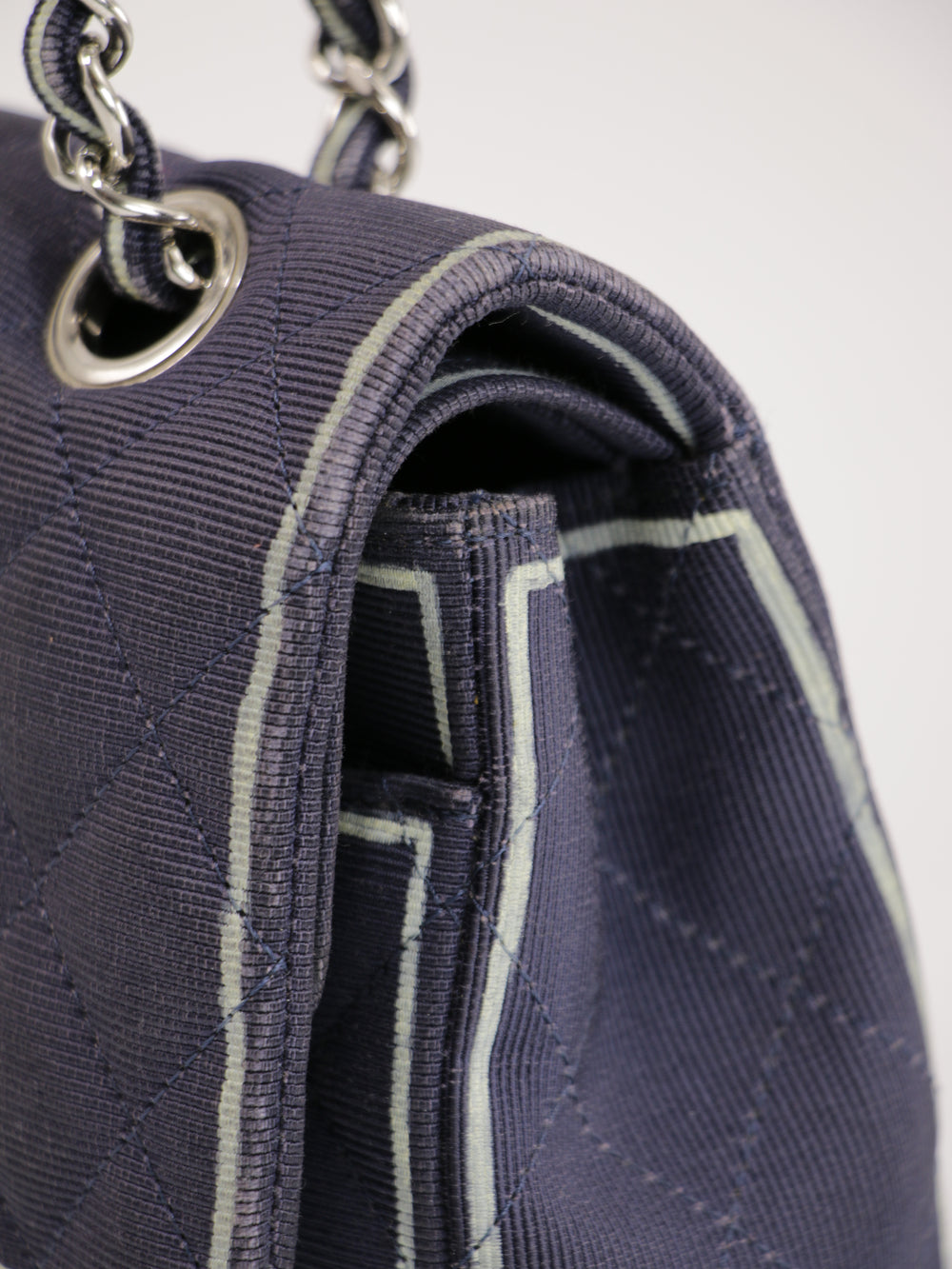 Medium Classic Flap