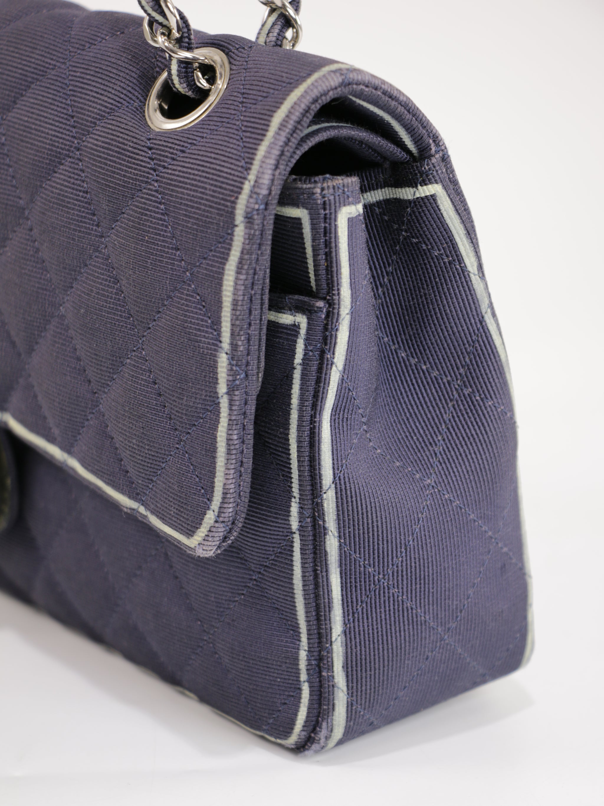 Medium Classic Flap