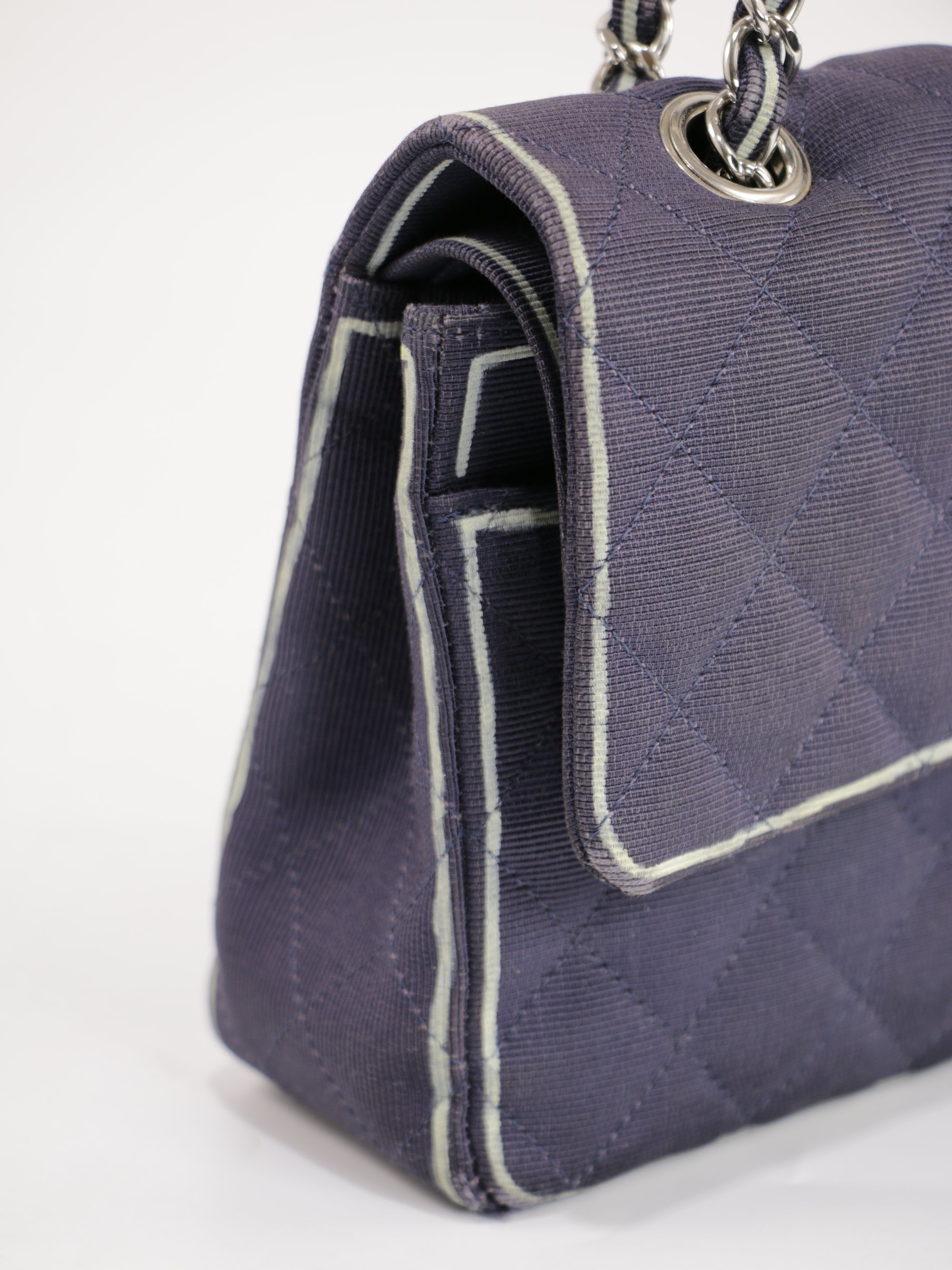 Medium Classic Flap