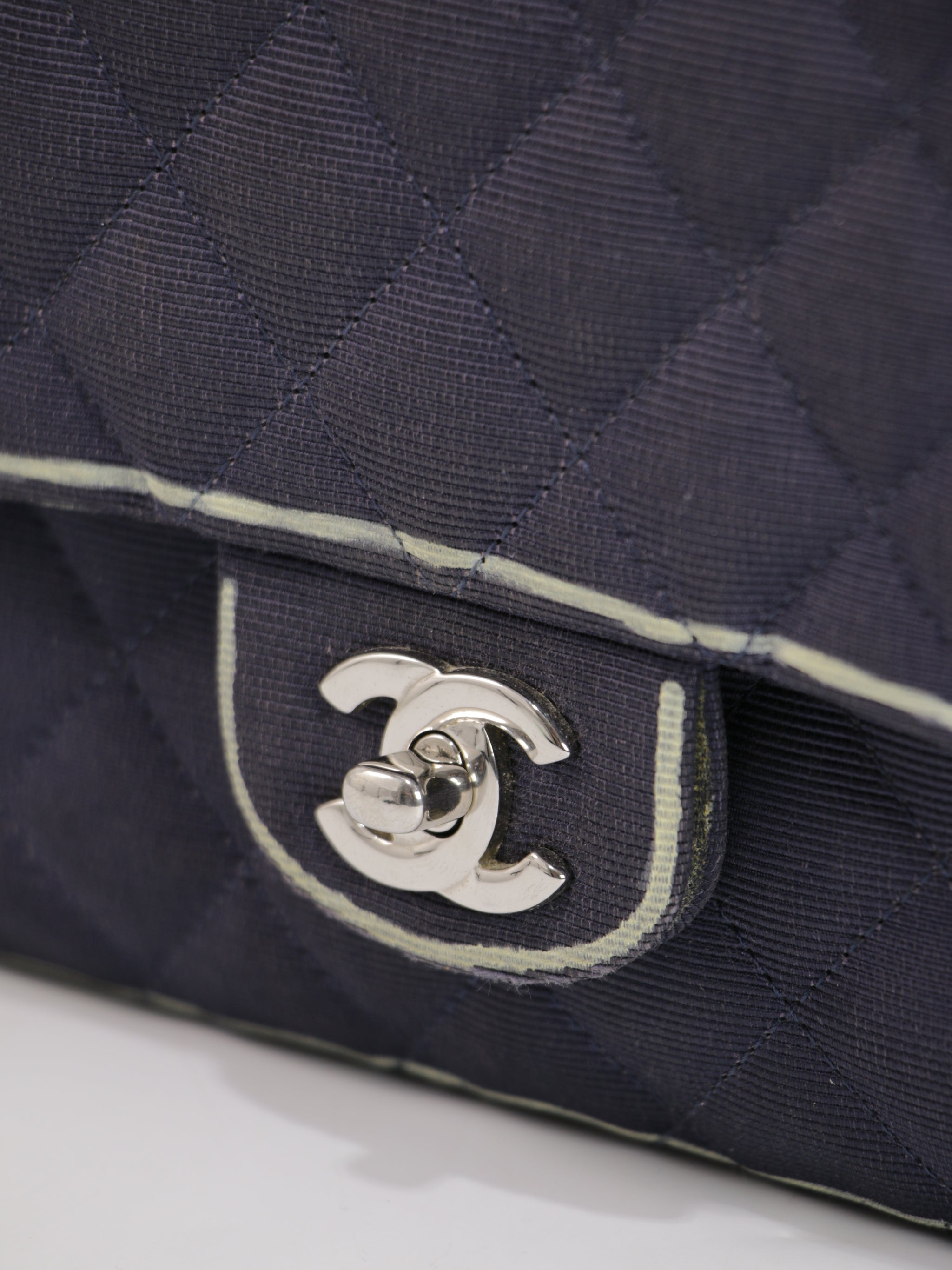 Medium Classic Flap