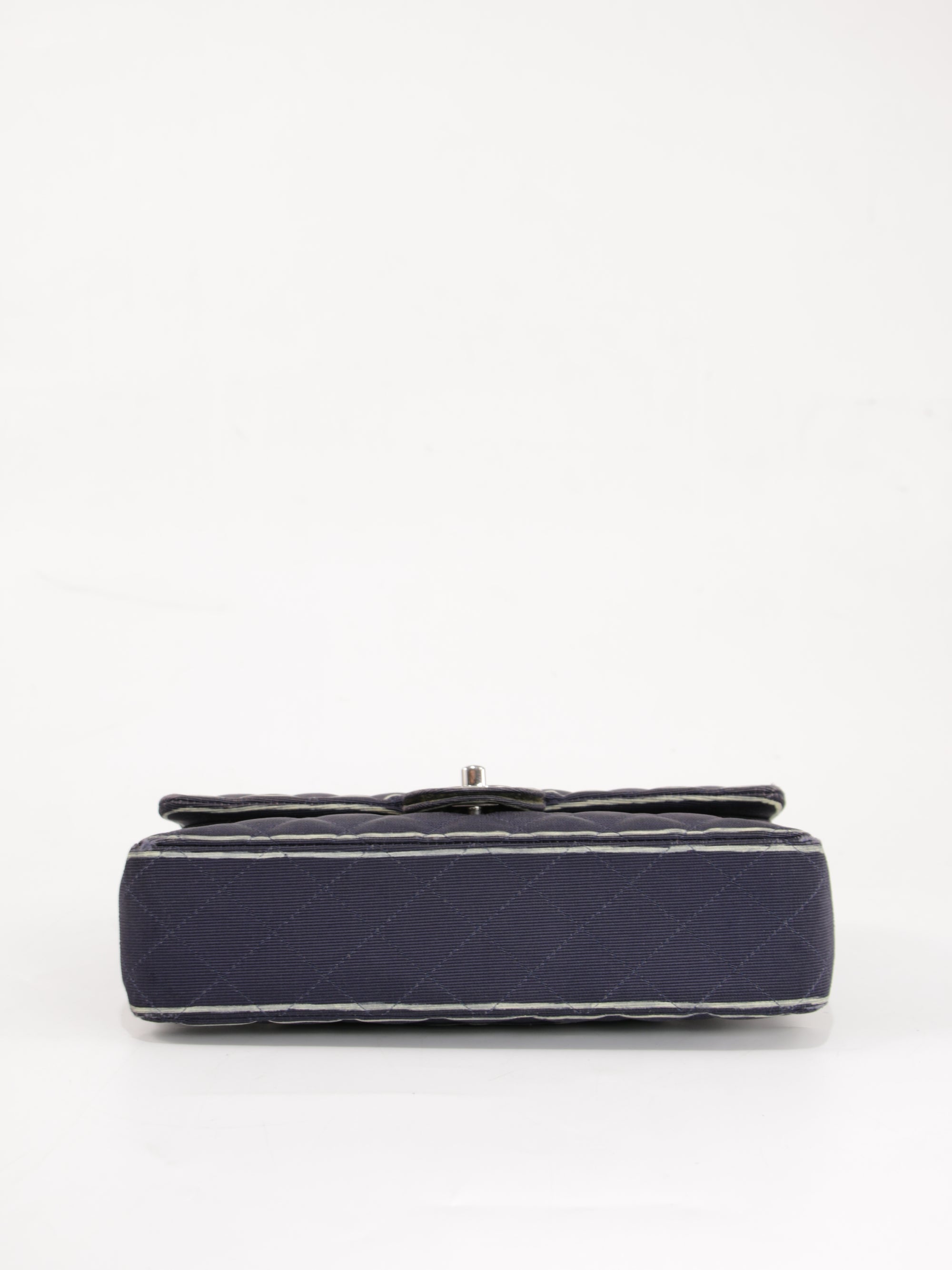 Medium Classic Flap