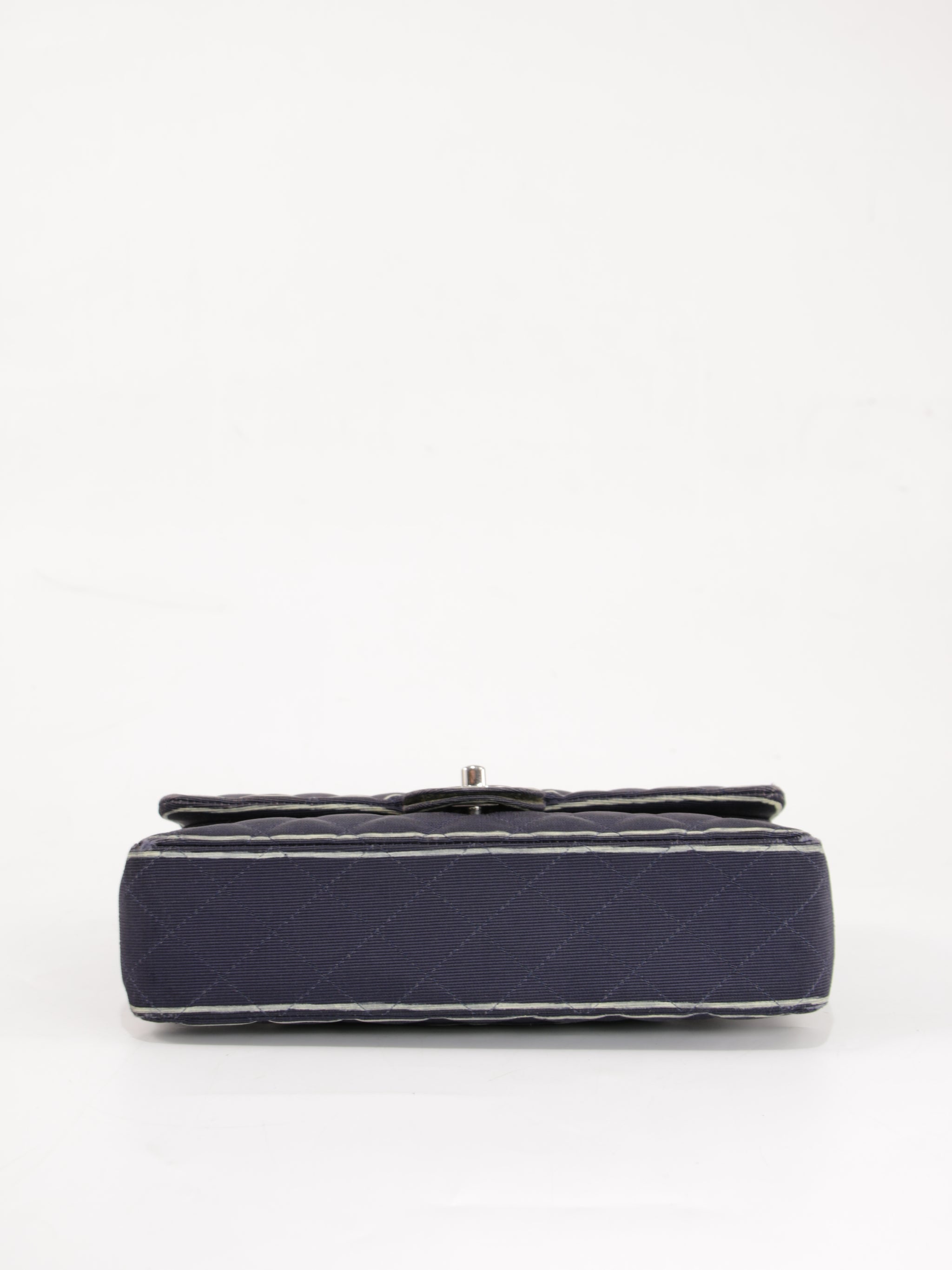 Medium Classic Flap