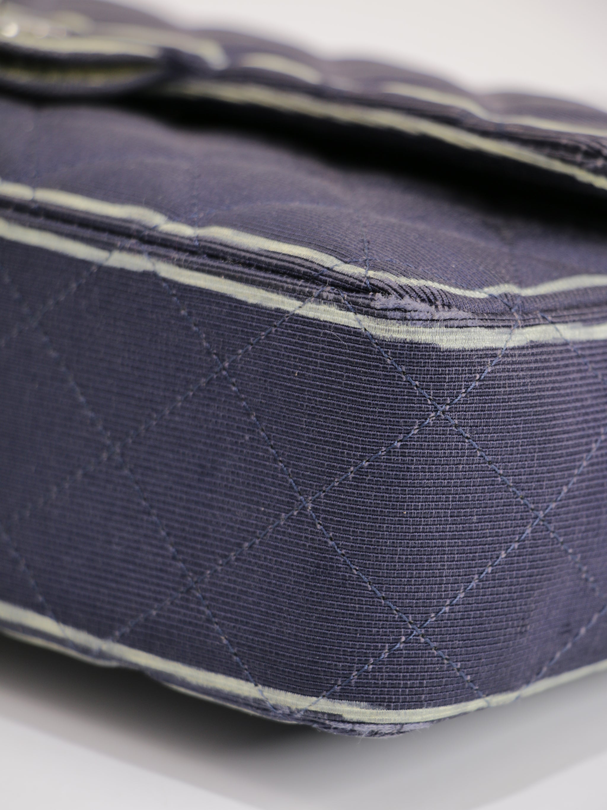Medium Classic Flap