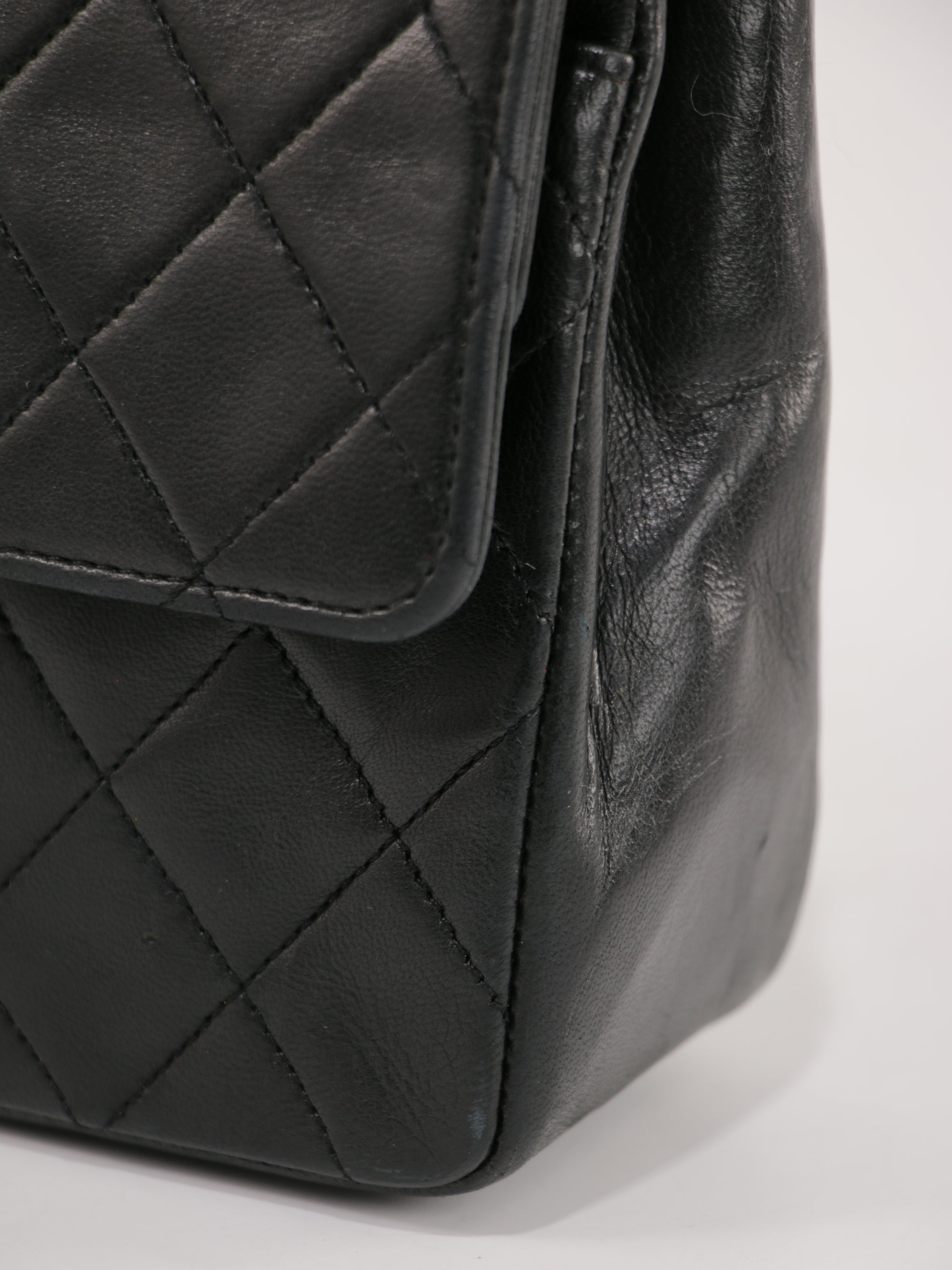 Medium Classic Flap