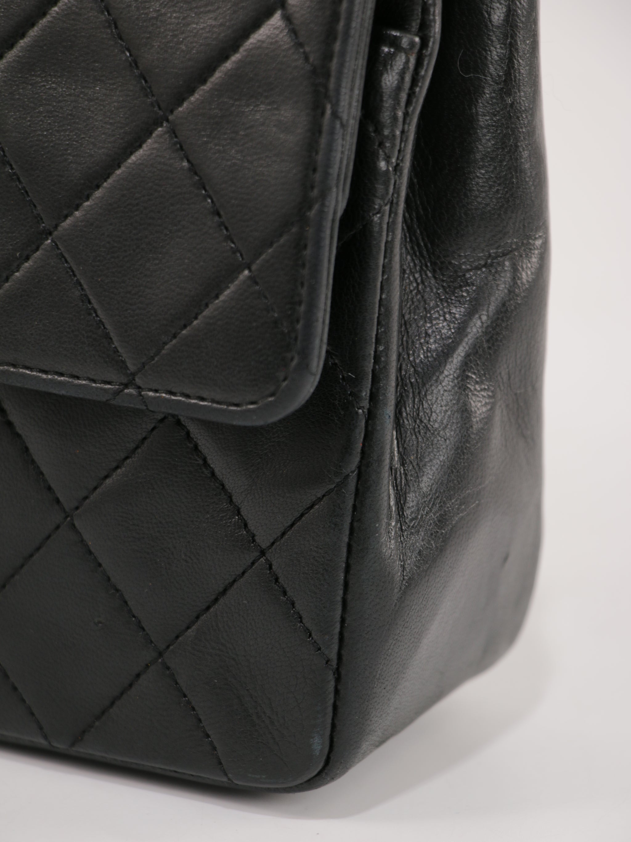 Medium Classic Flap