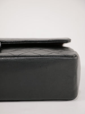 Medium Classic Flap