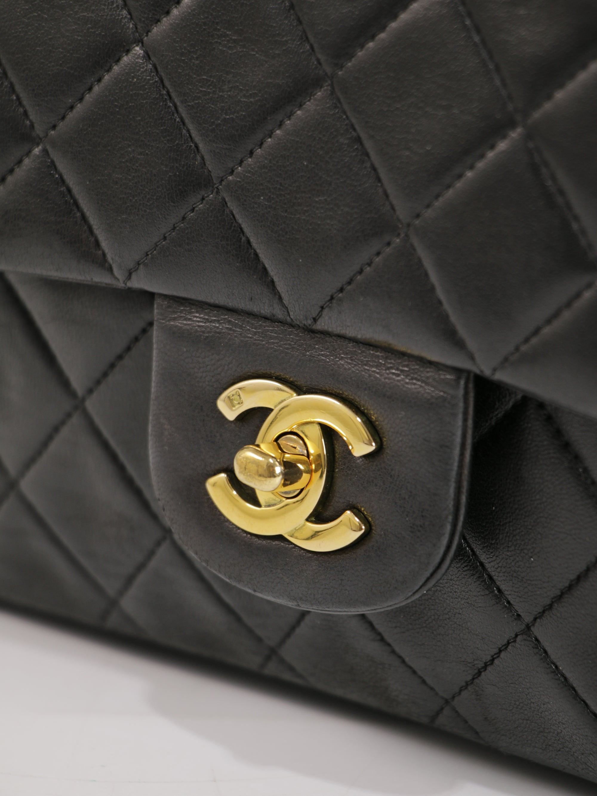 Medium Classic Flap