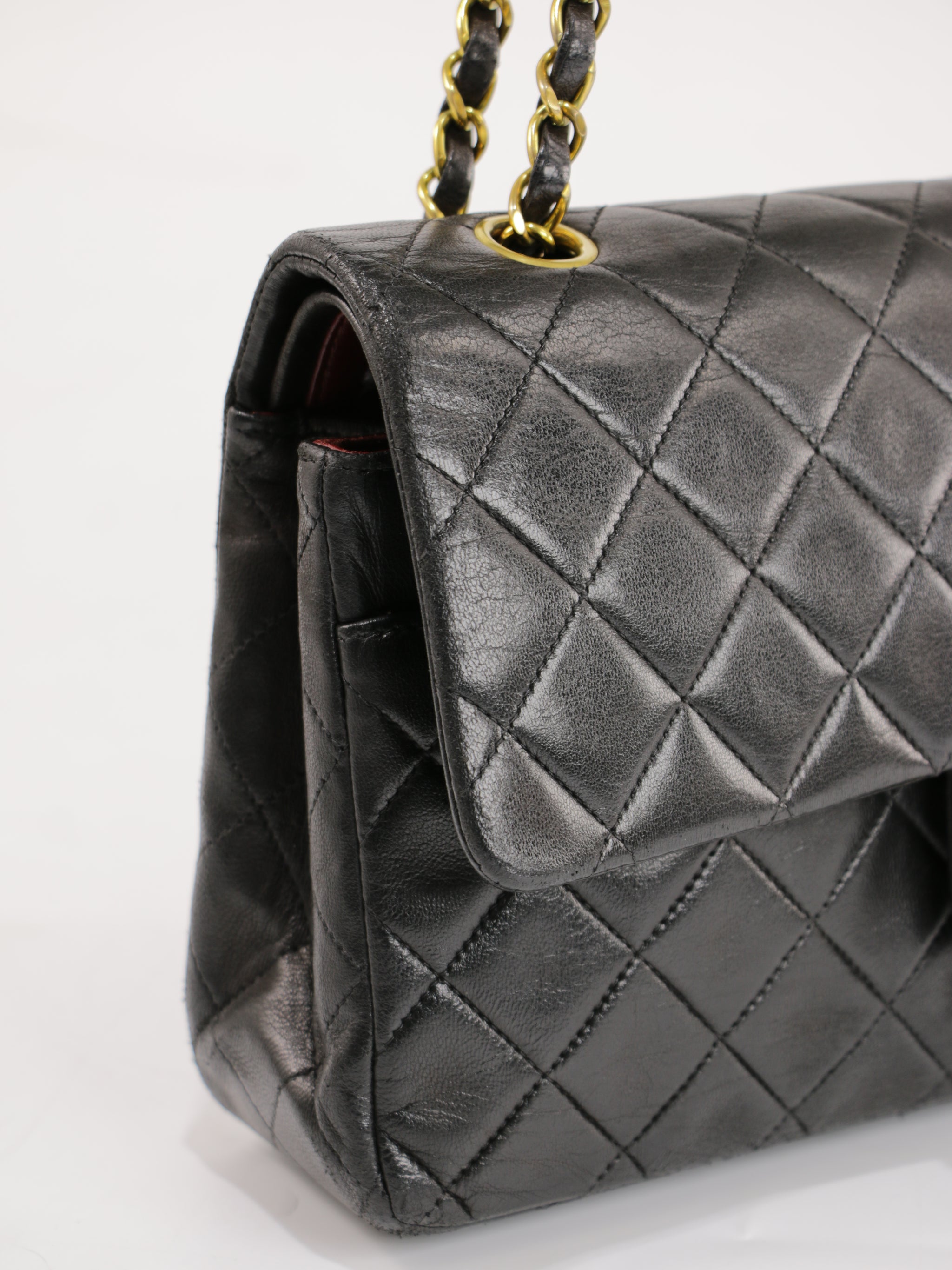 Medium Classic Flap
