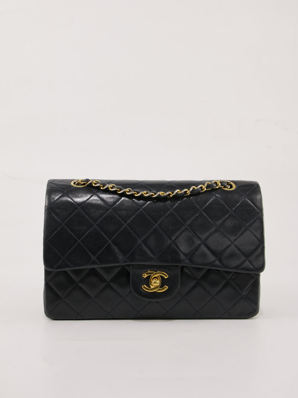 Medium Classic Flap