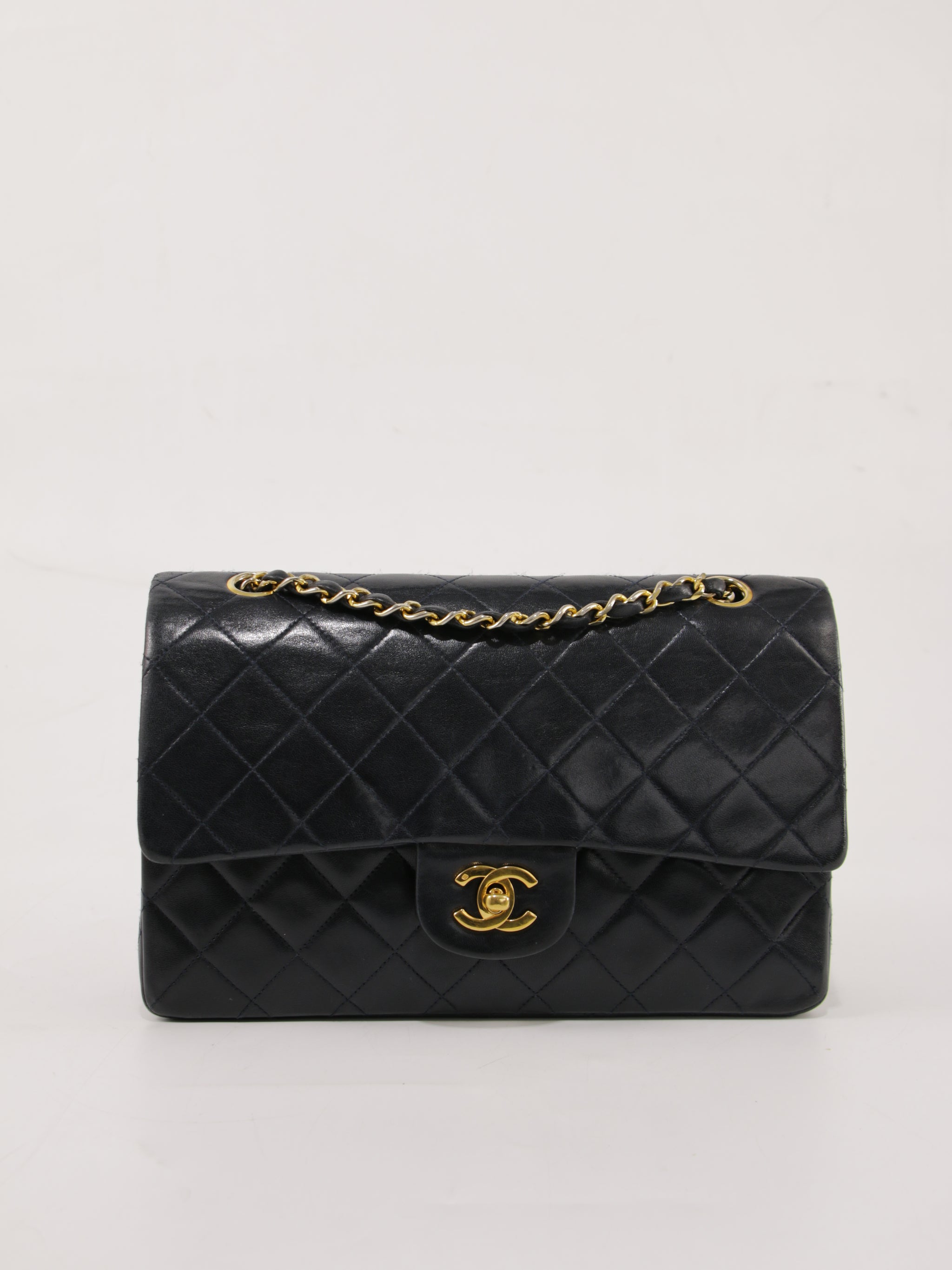Medium Classic Flap