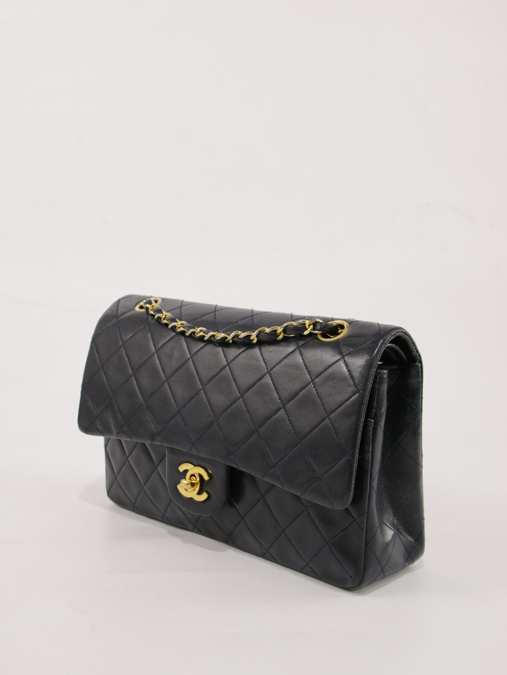 Medium Classic Flap