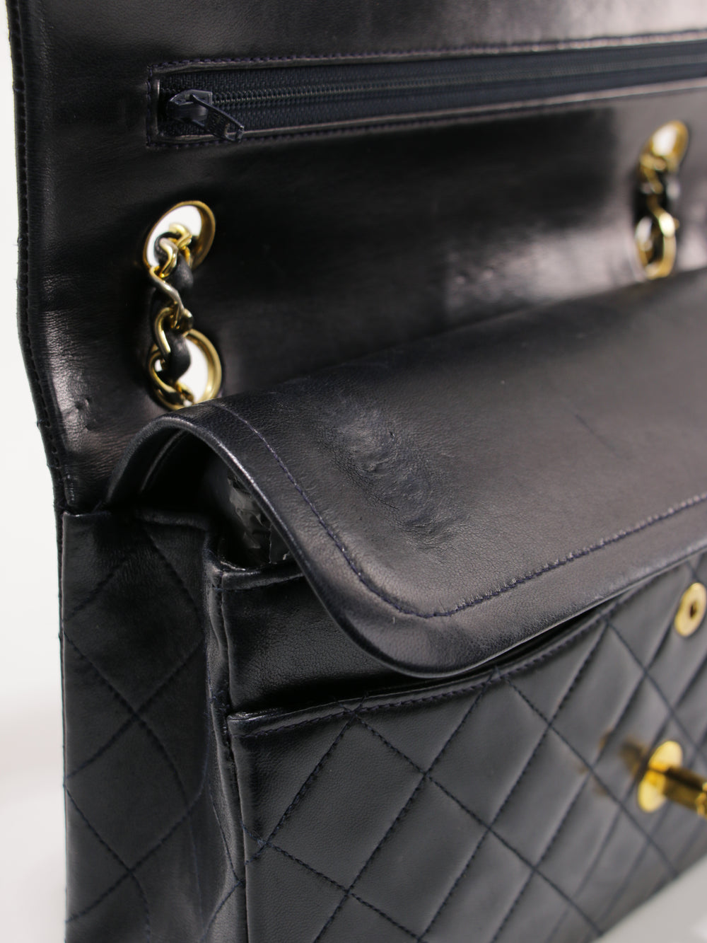 Medium Classic Flap