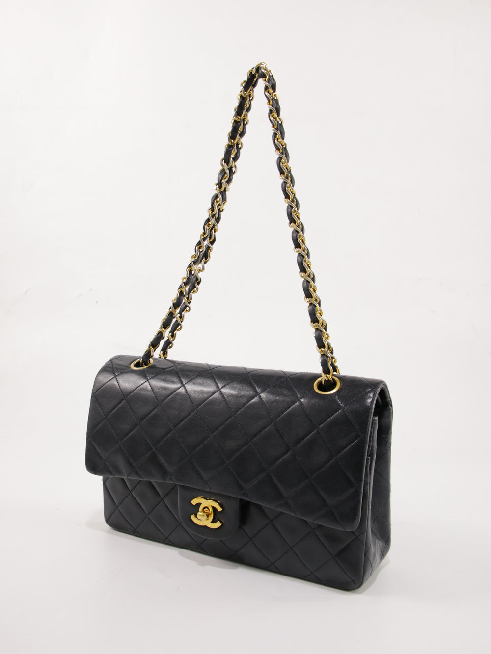 Medium Classic Flap