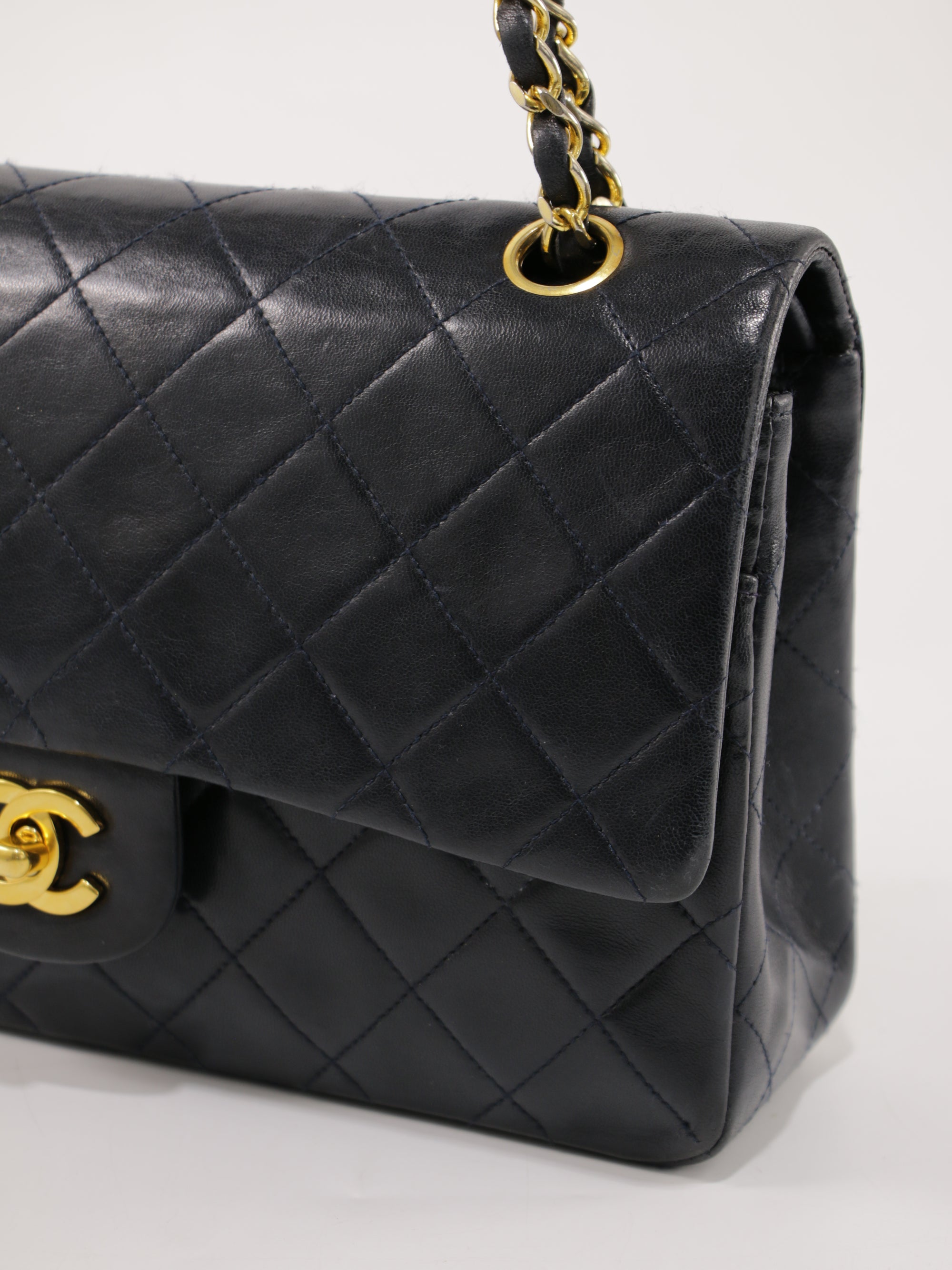 Medium Classic Flap
