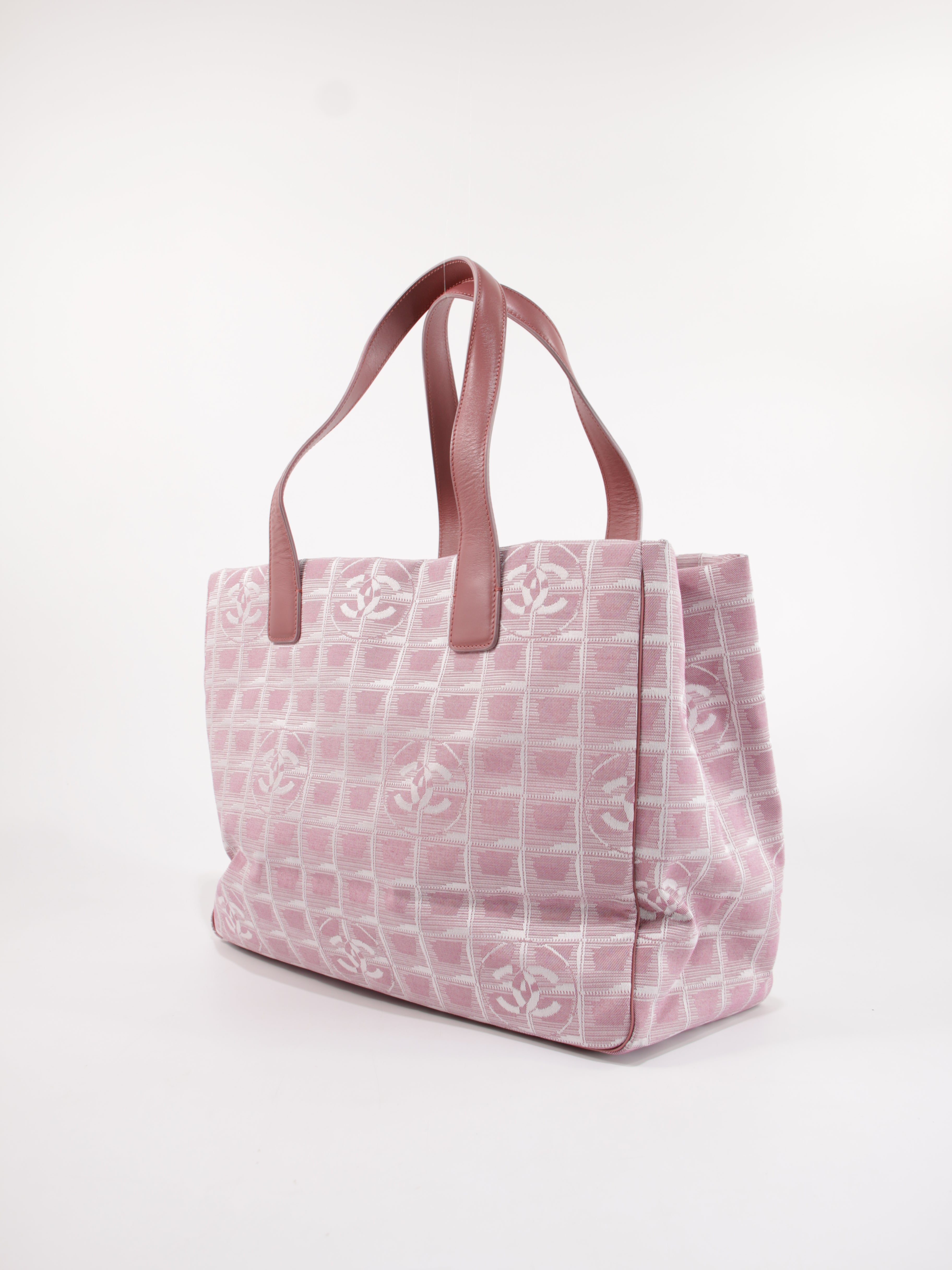 Medium New Travel Line Tote