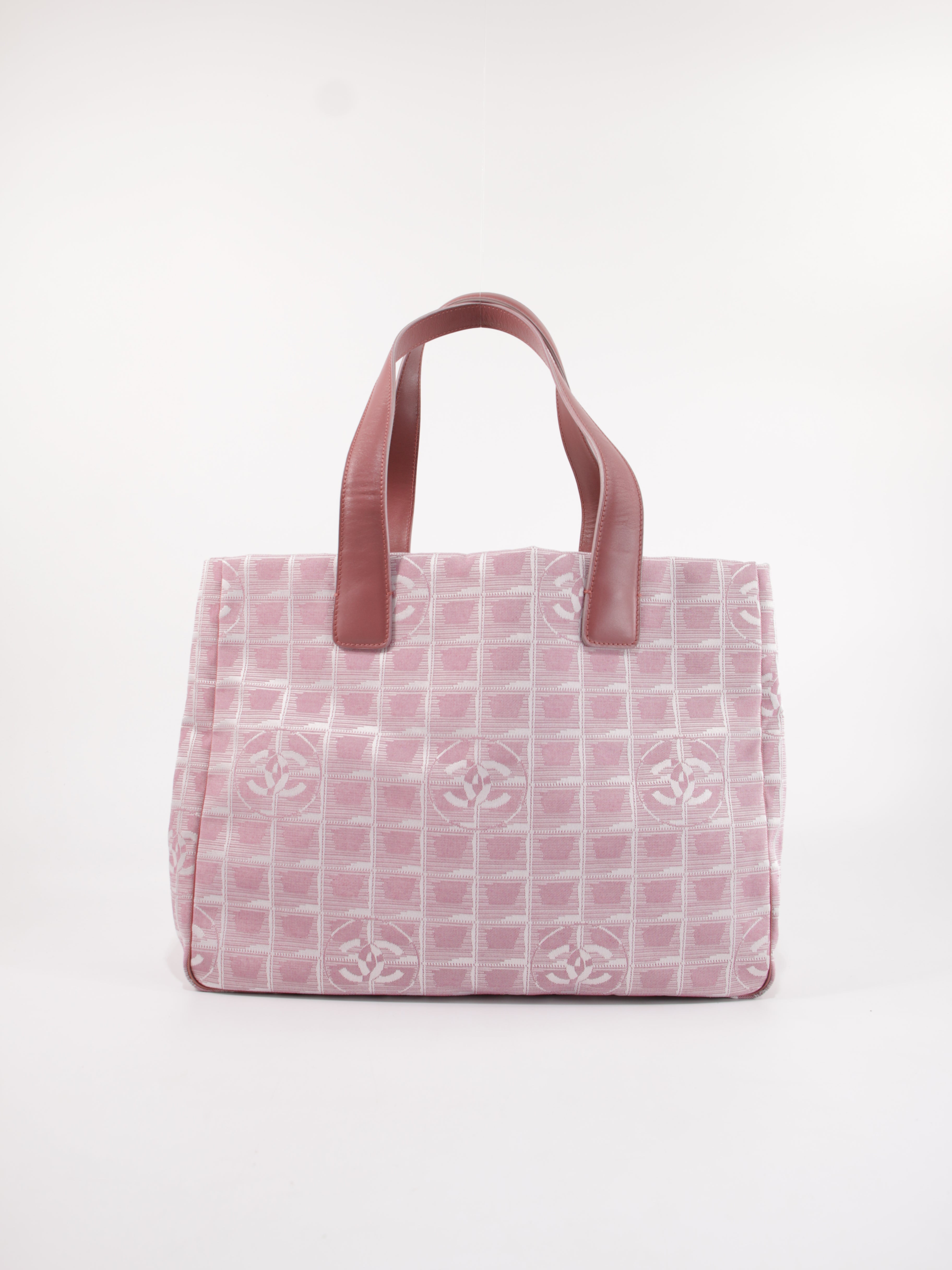 Medium New Travel Line Tote
