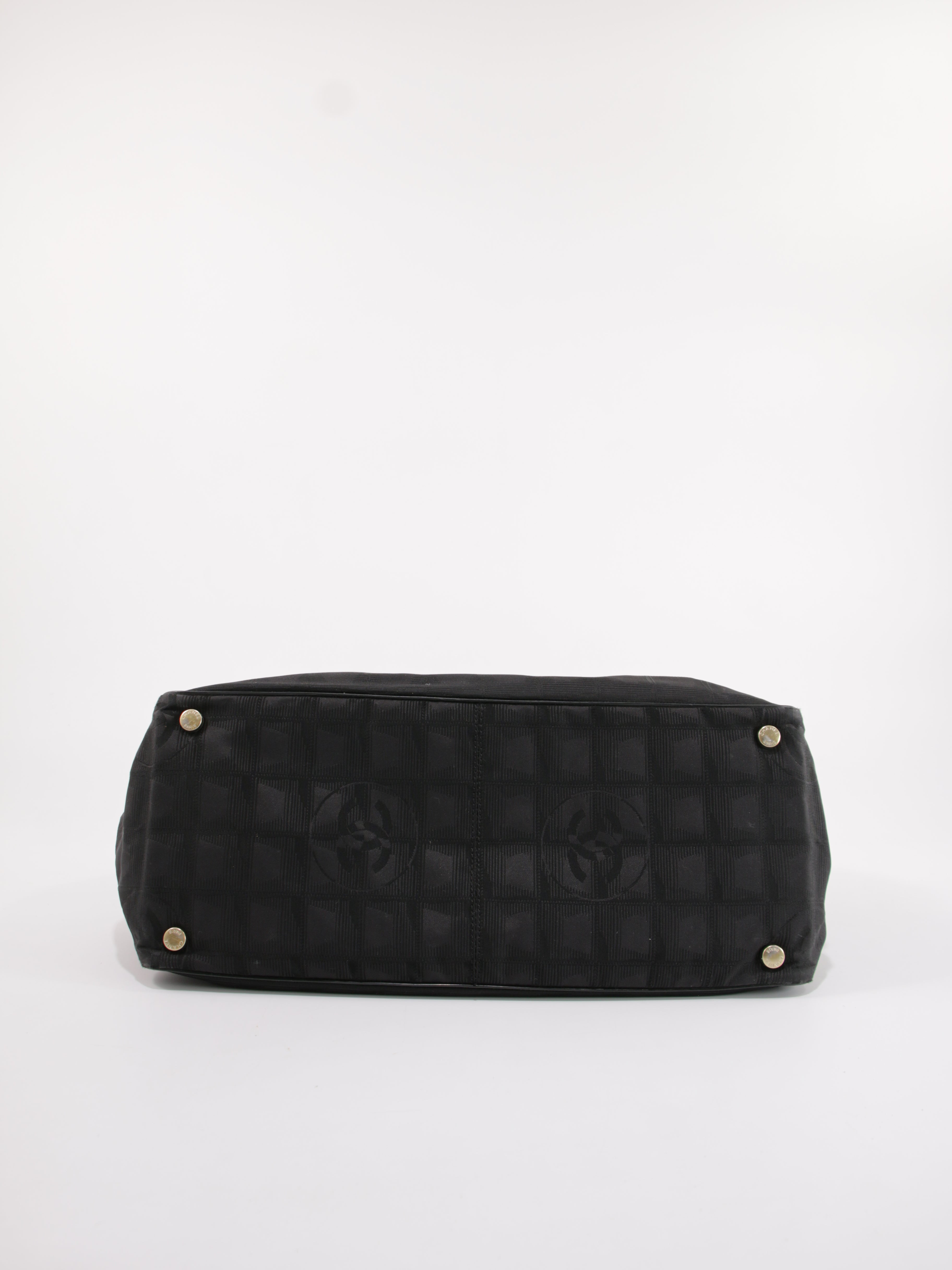 Medium New Travel Line Tote