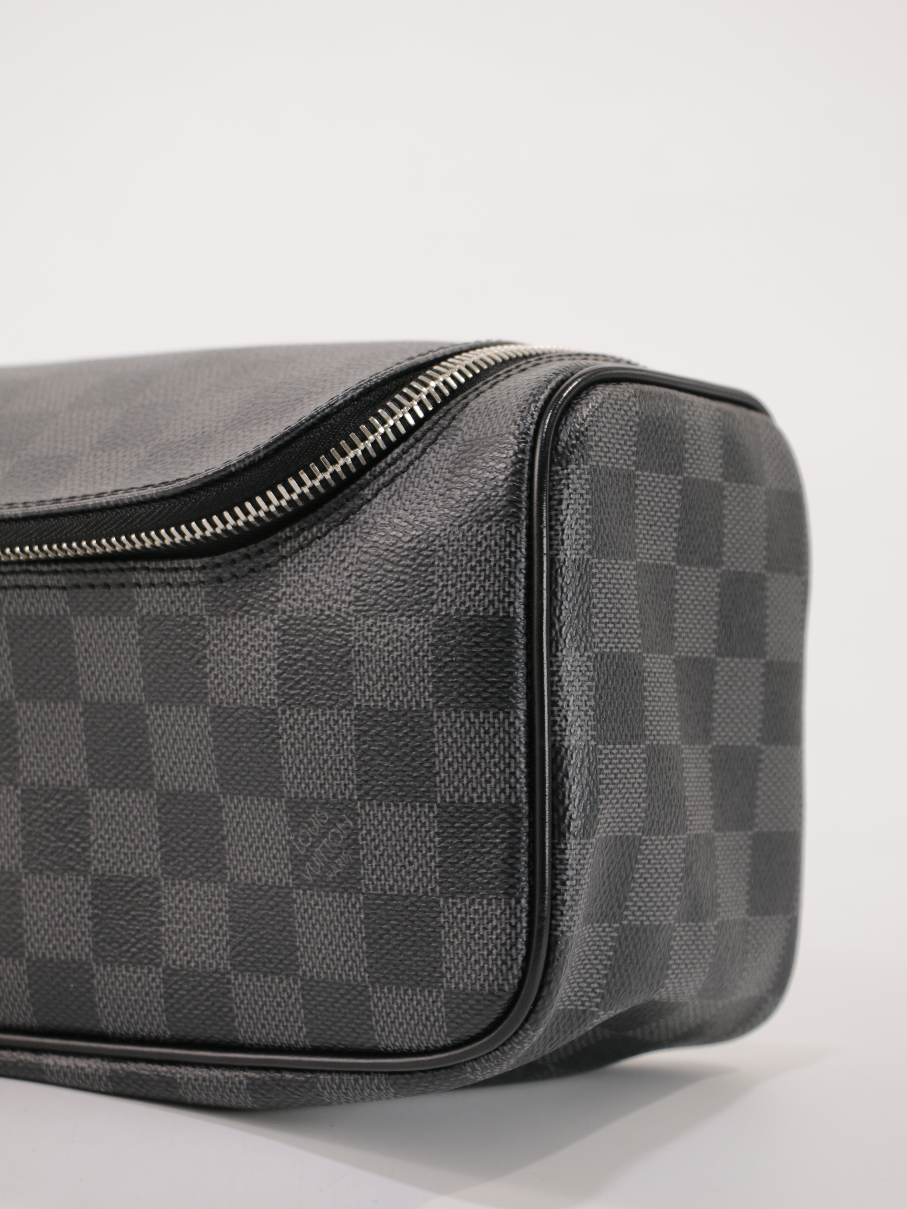 Cosmetic pouch
