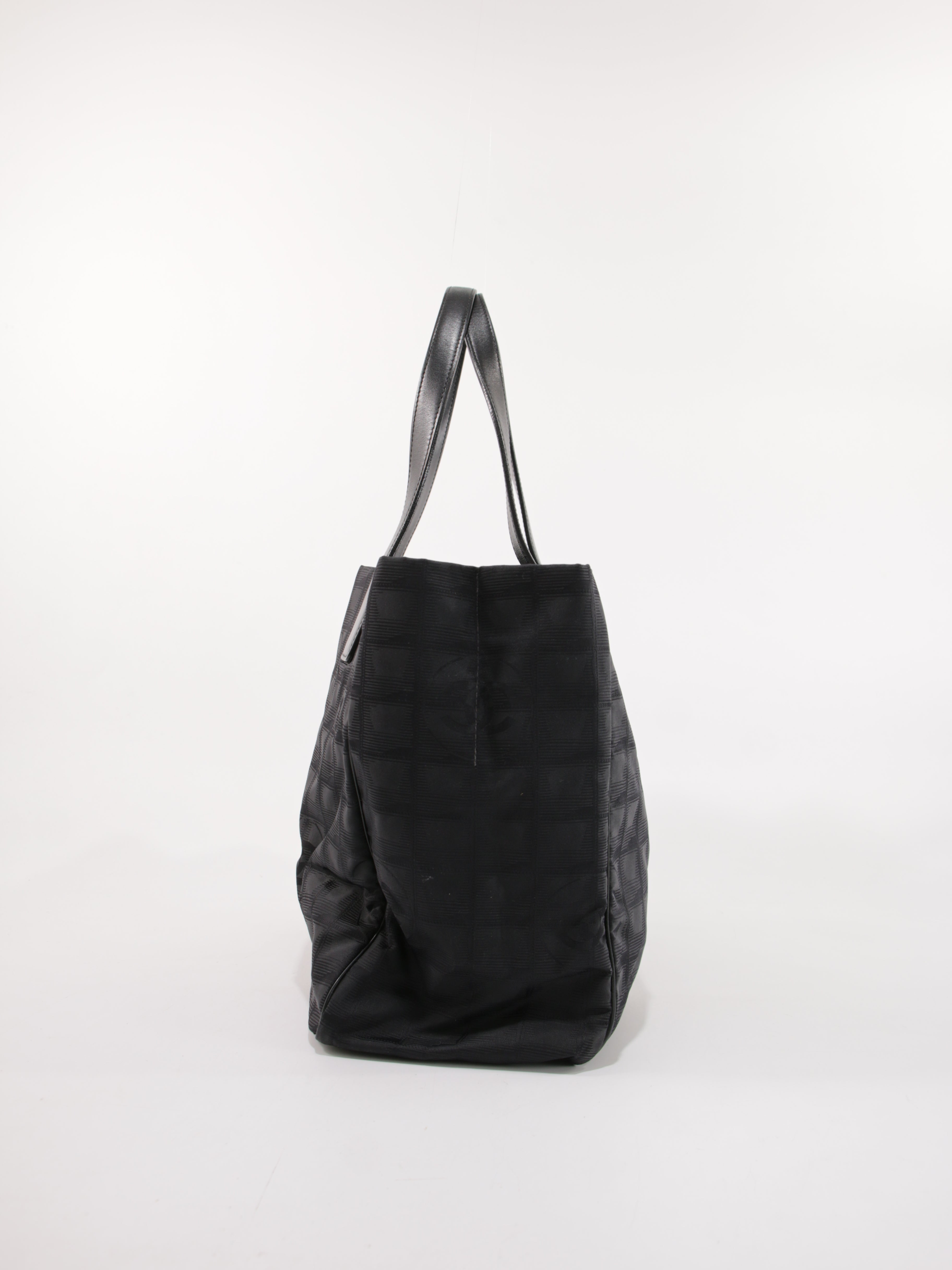 Medium New Travel Line Tote