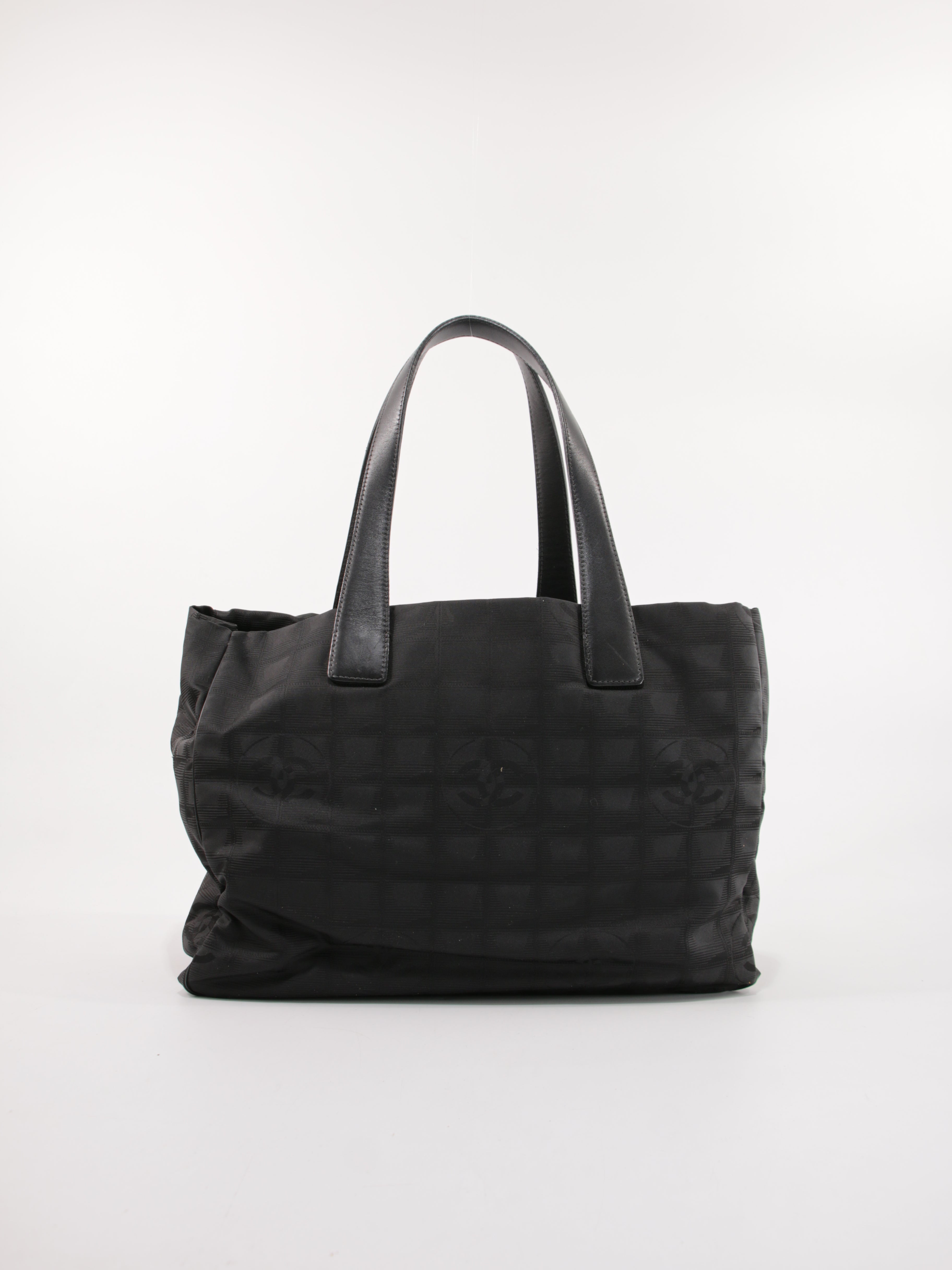 Medium New Travel Line Tote
