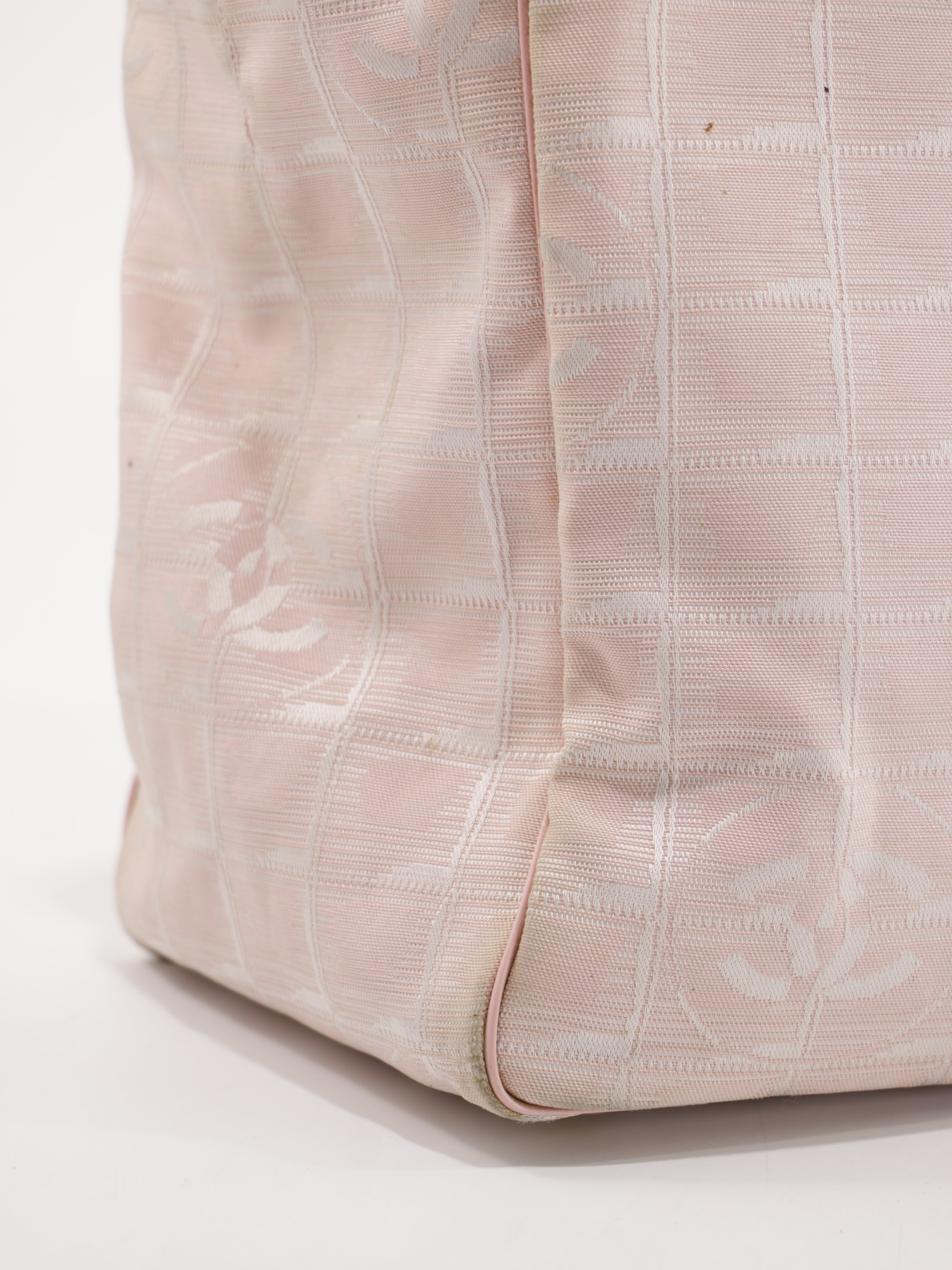 Medium New Travel Line Tote