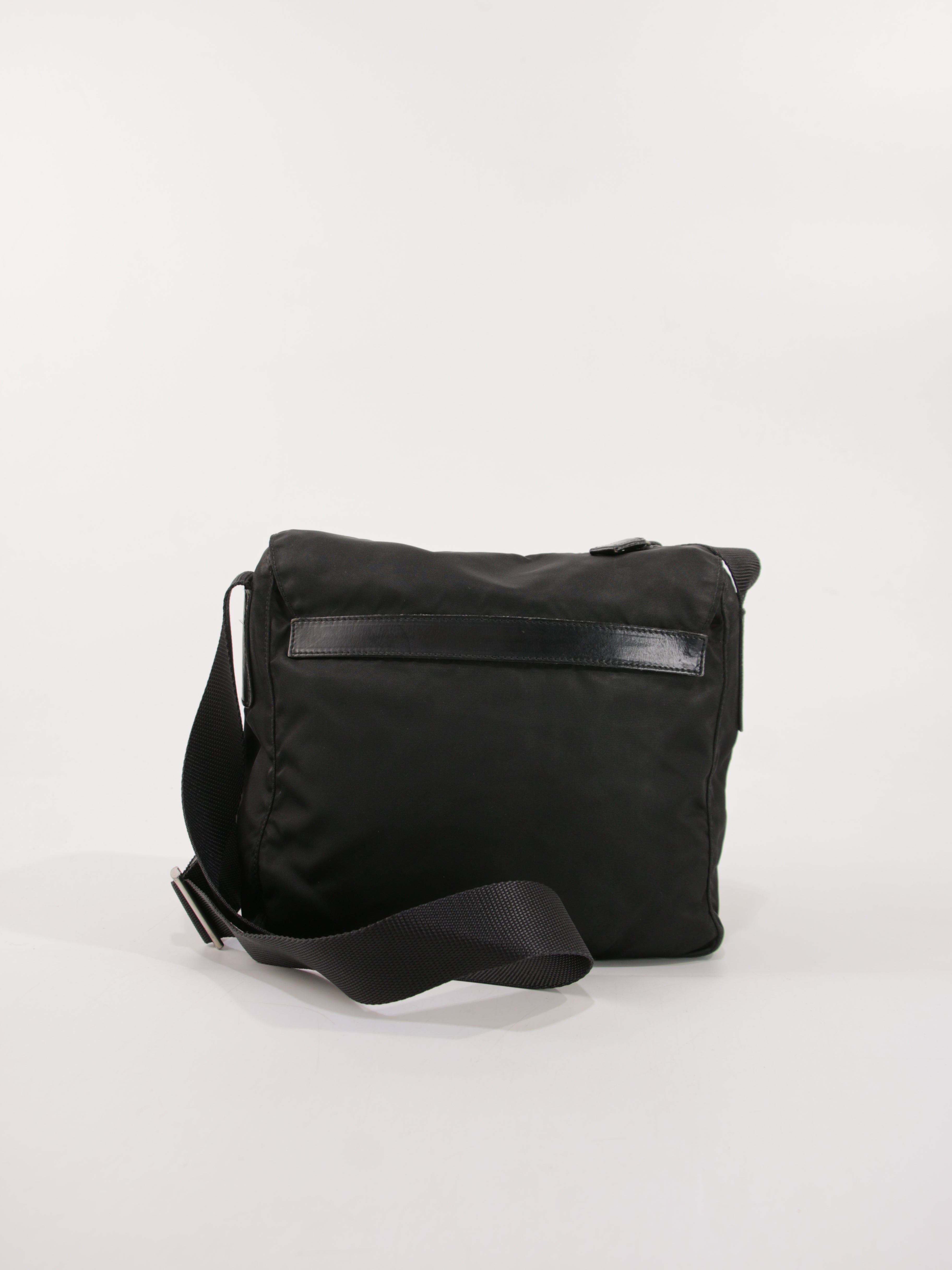 Single Buckle Messenger