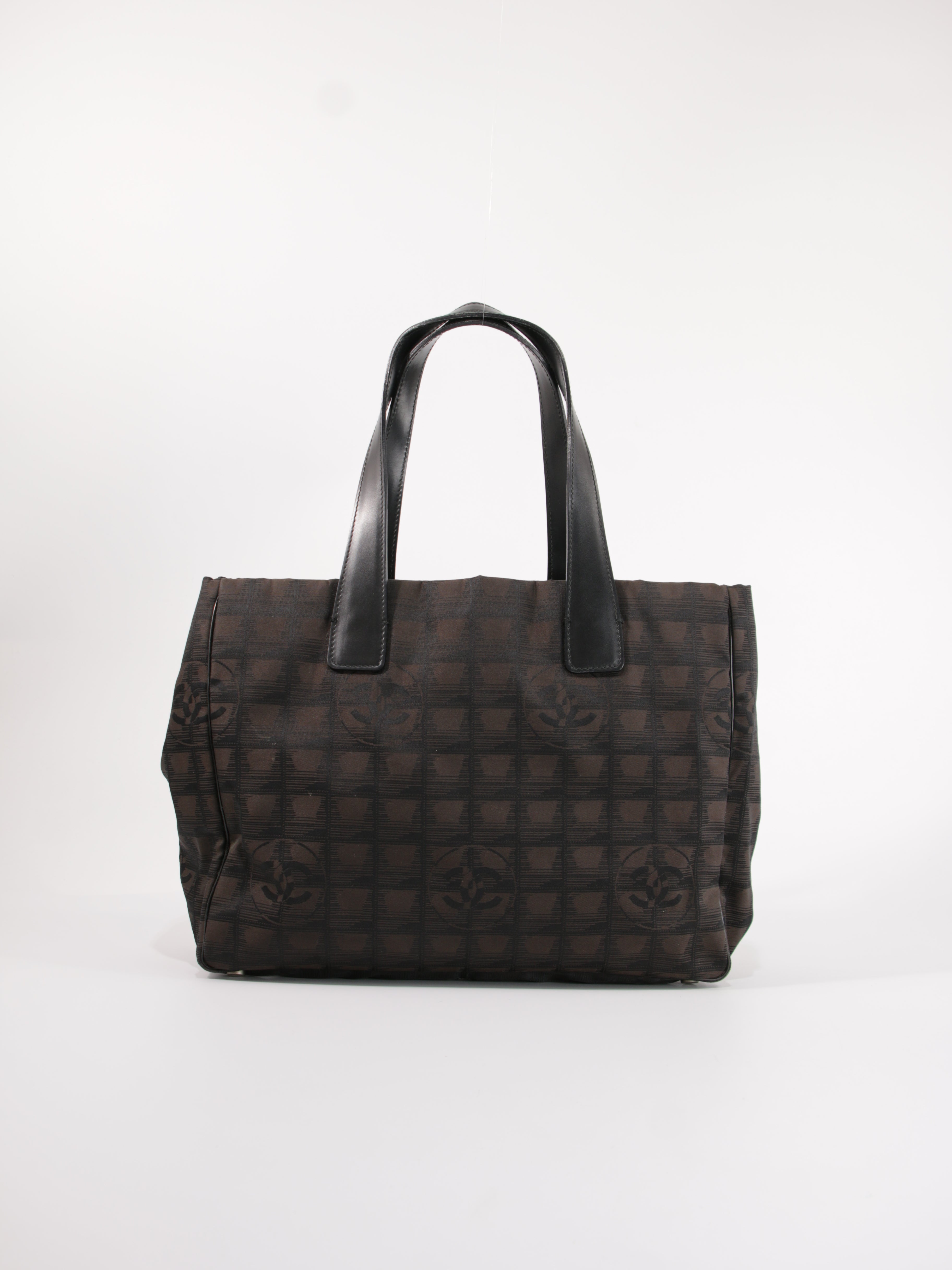 Medium New Travel Line Tote