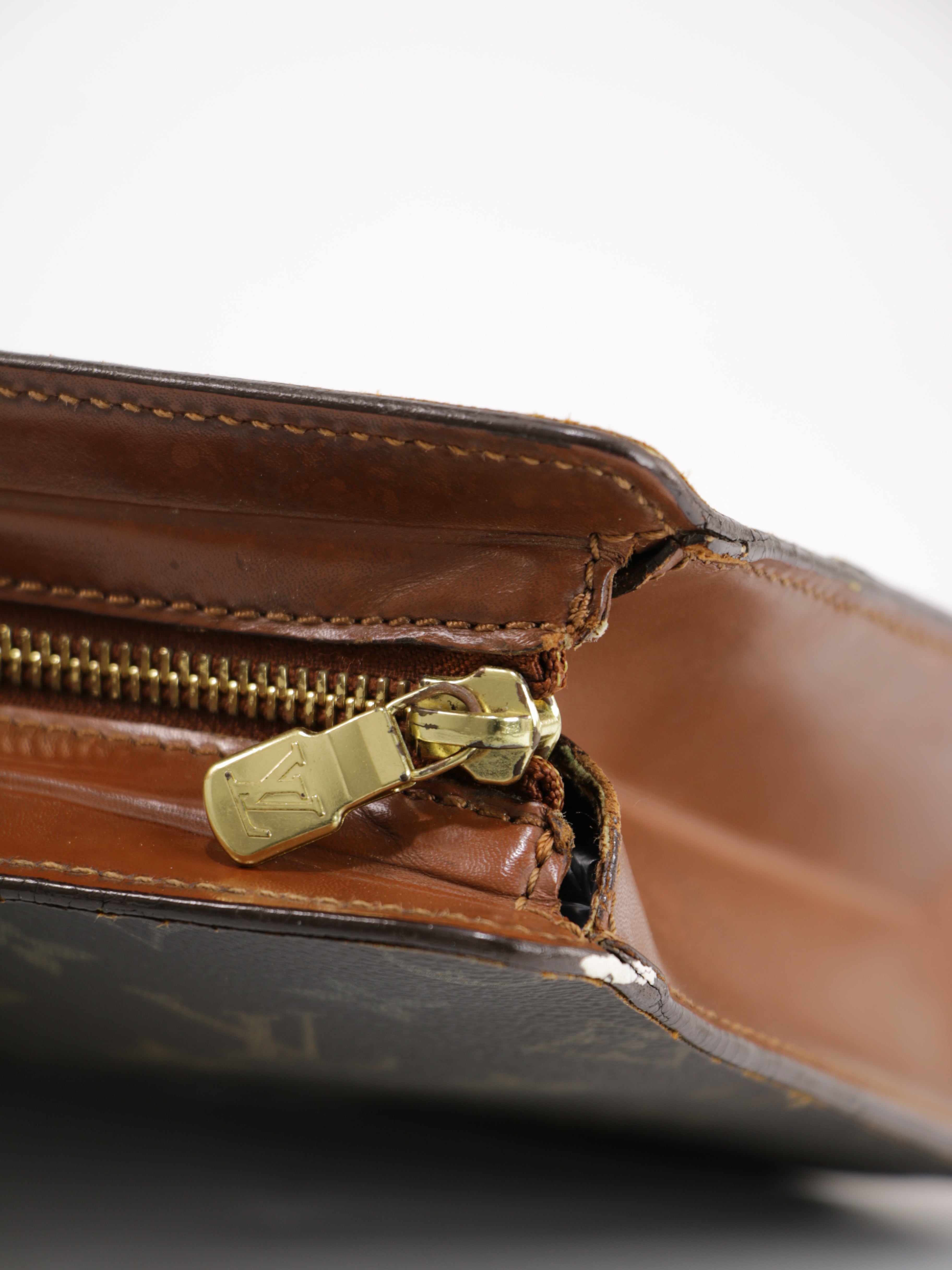 Pouch – Collector's Cage