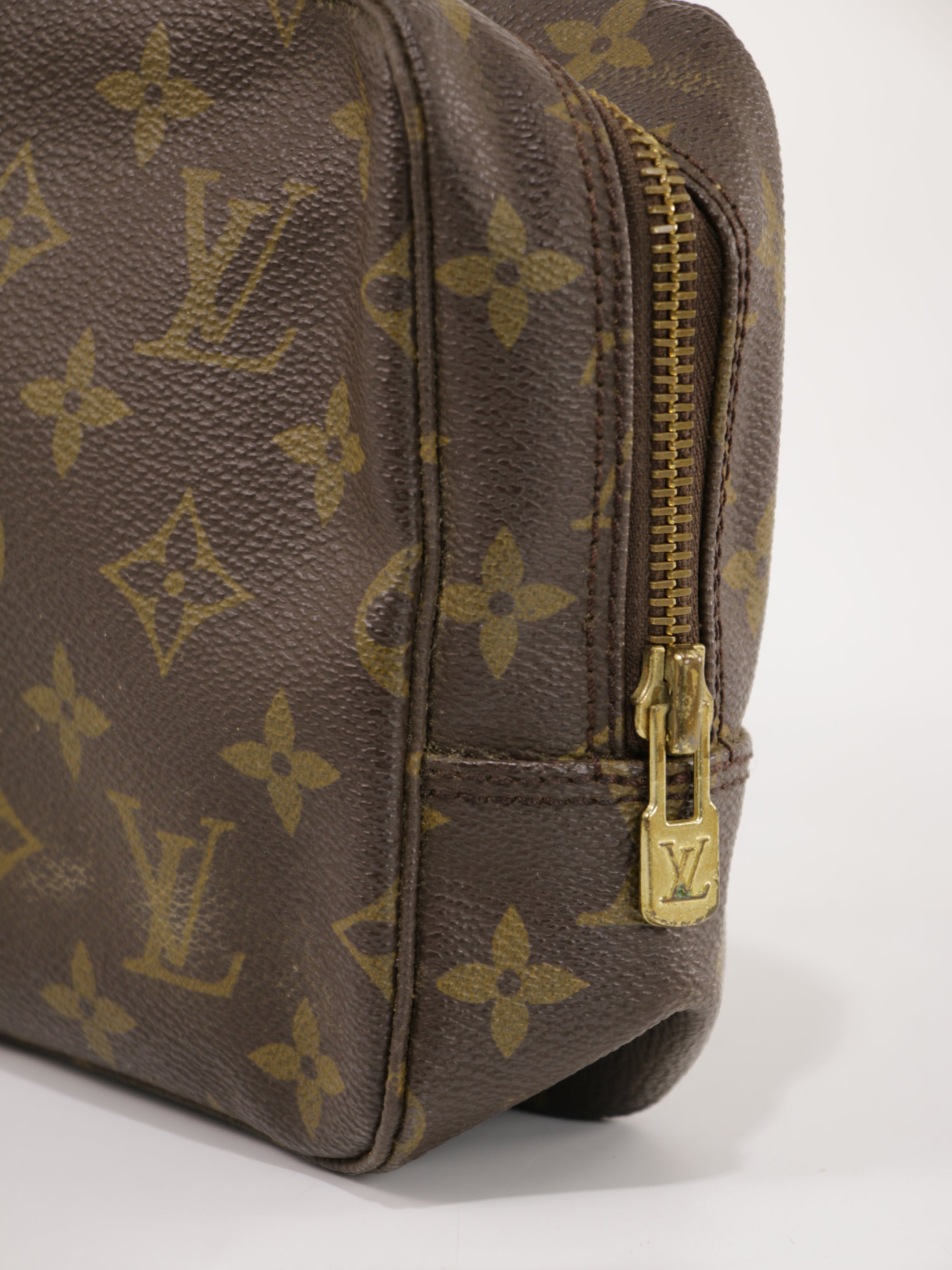 Cosmetic pouch