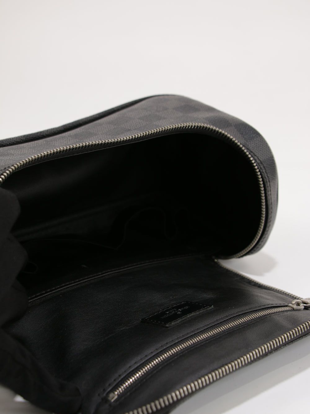 Cosmetic pouch