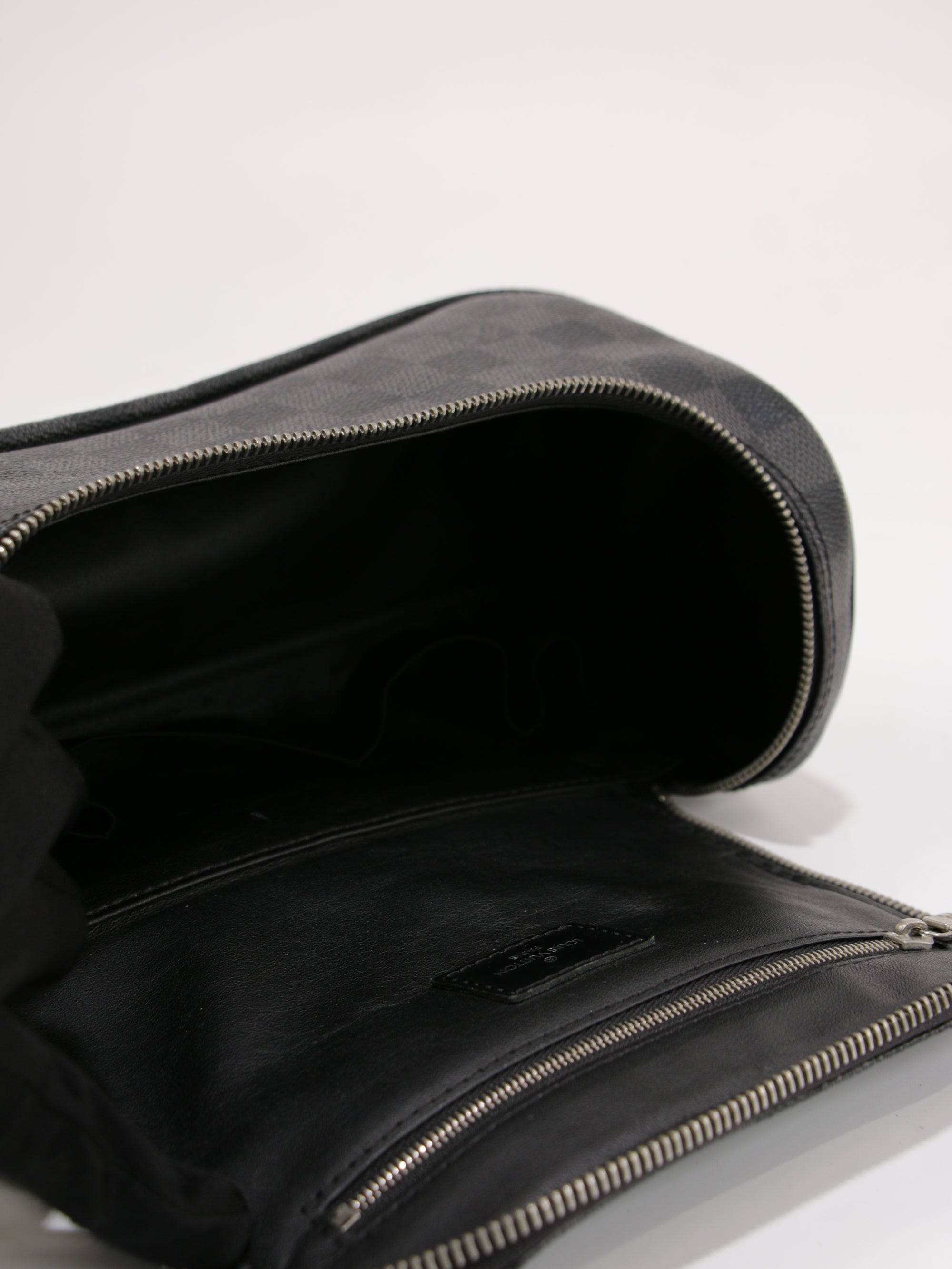 Cosmetic pouch