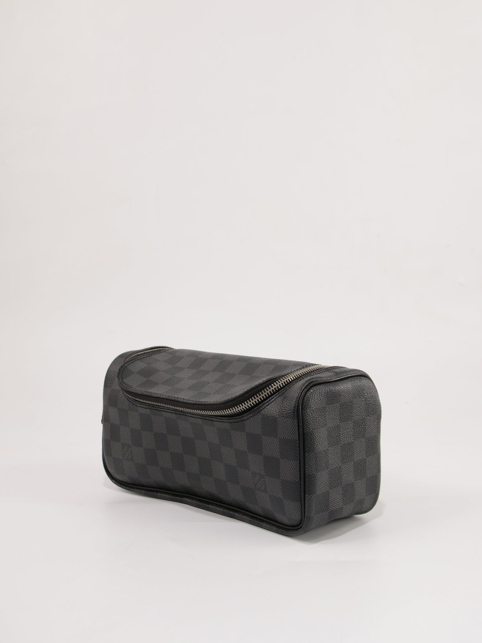 Cosmetic pouch
