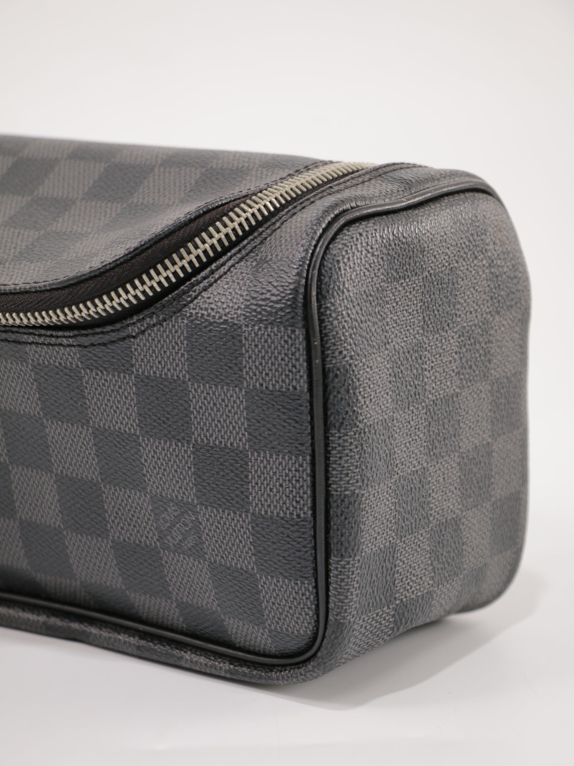 Cosmetic pouch