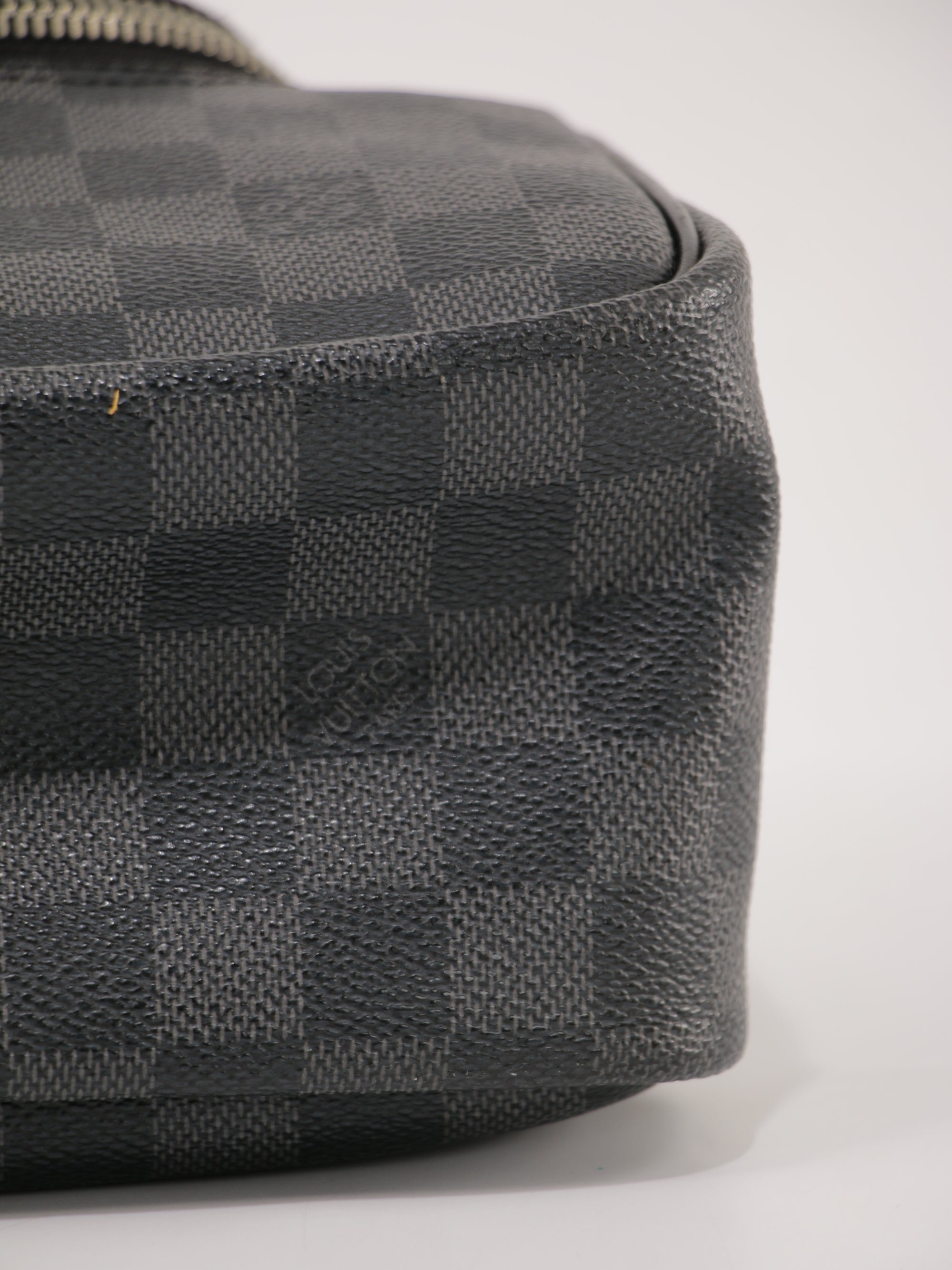 Cosmetic pouch