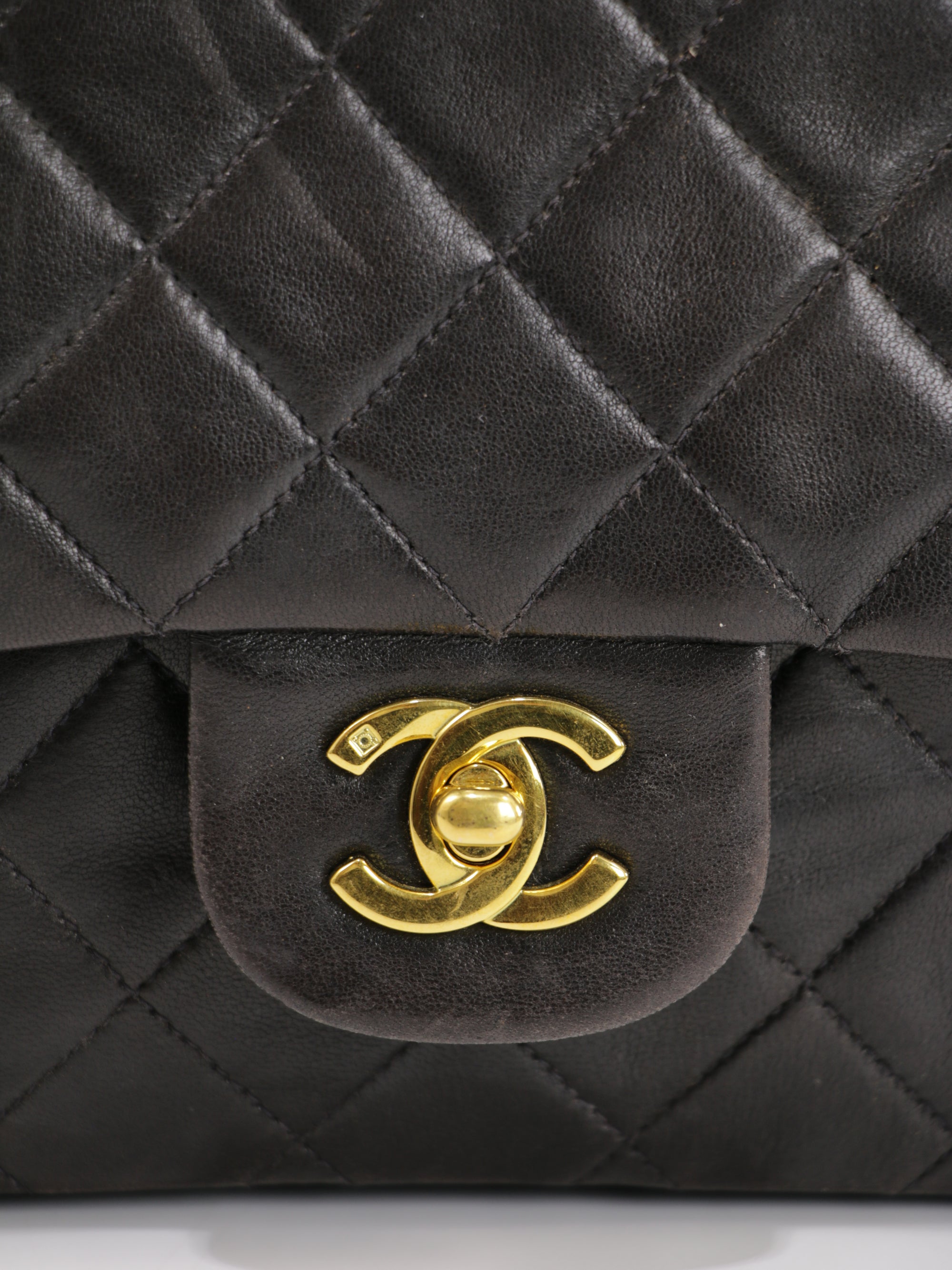 Medium Classic Flap
