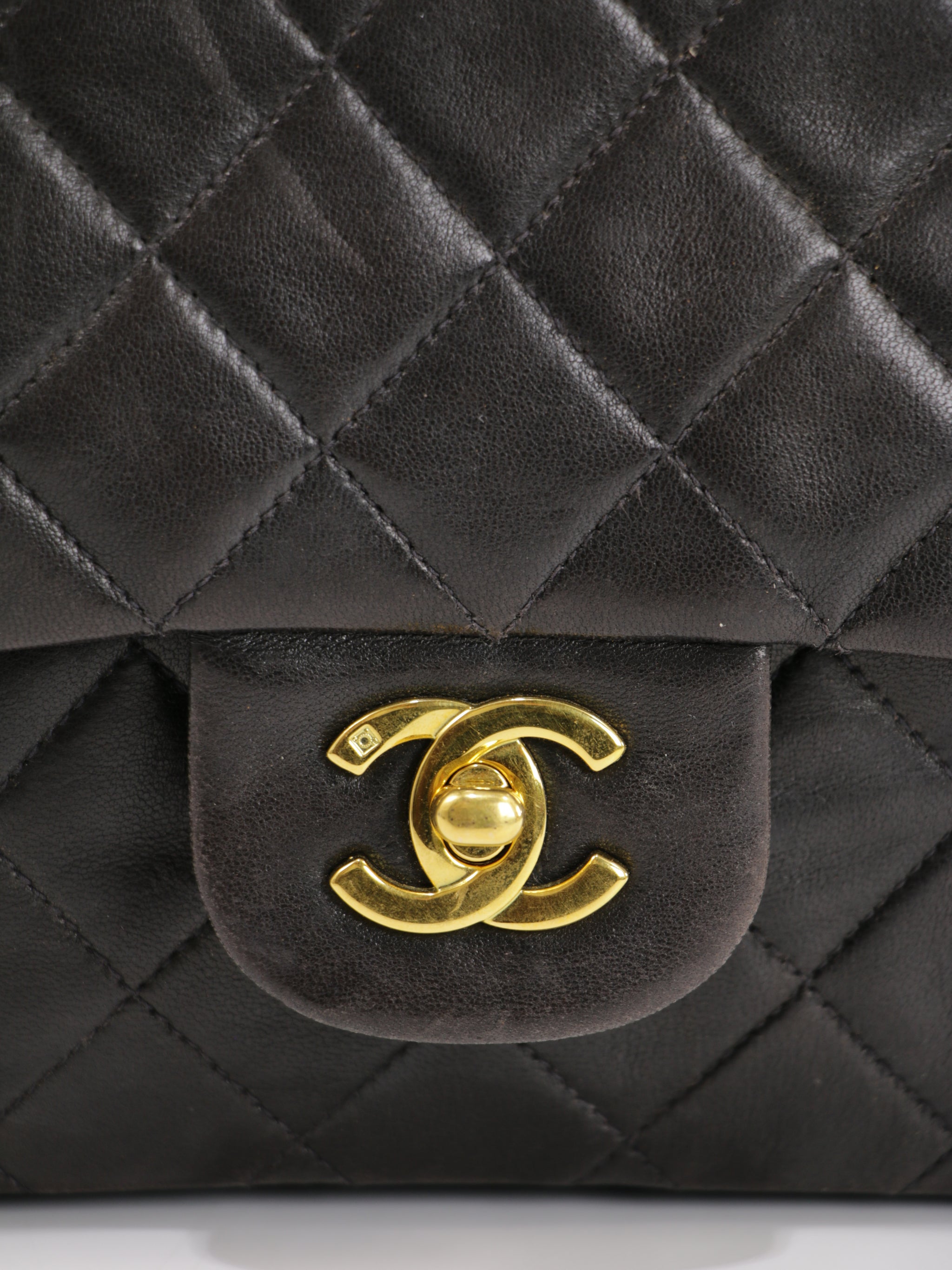 Medium Classic Flap