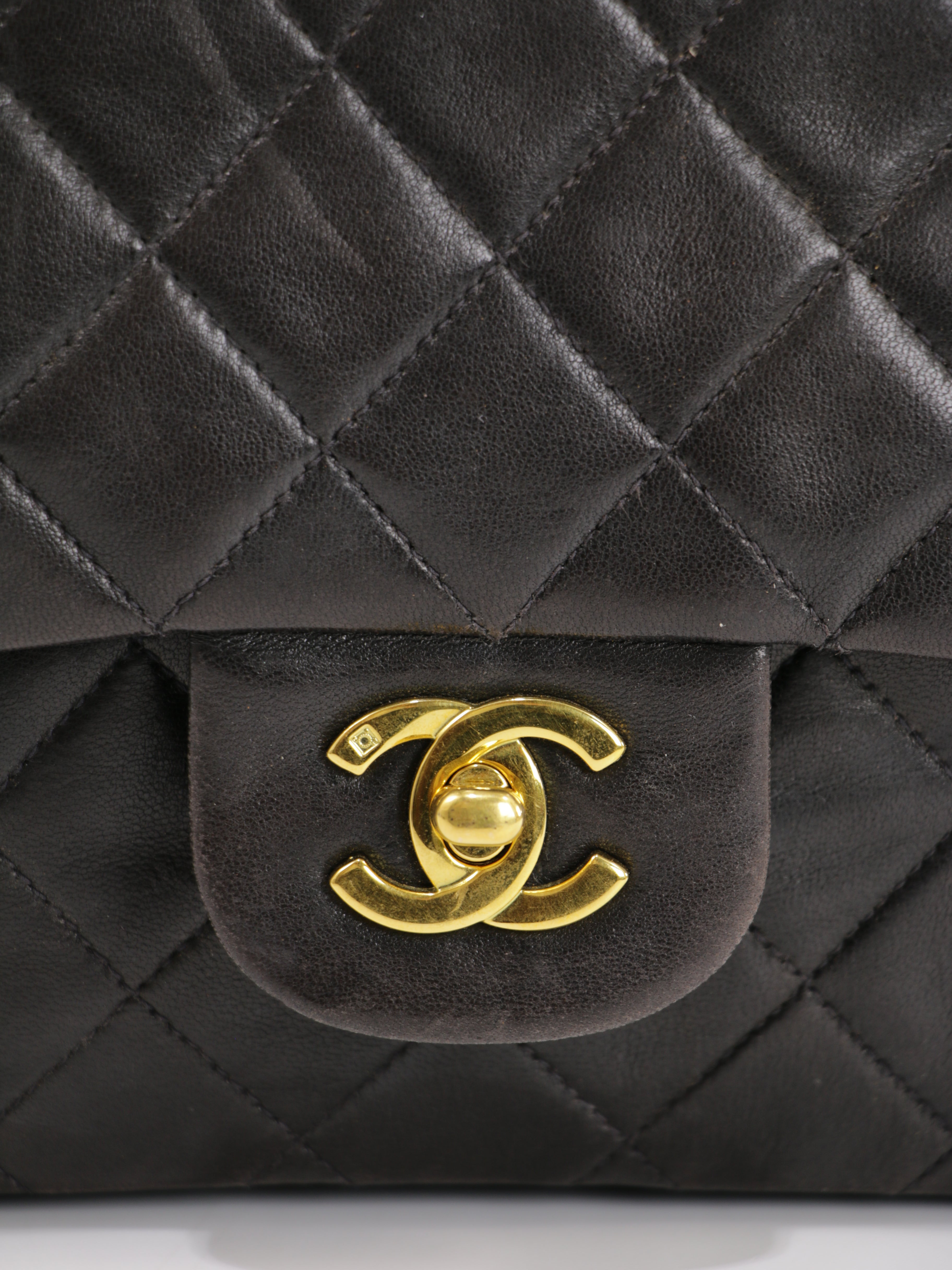Medium Classic Flap
