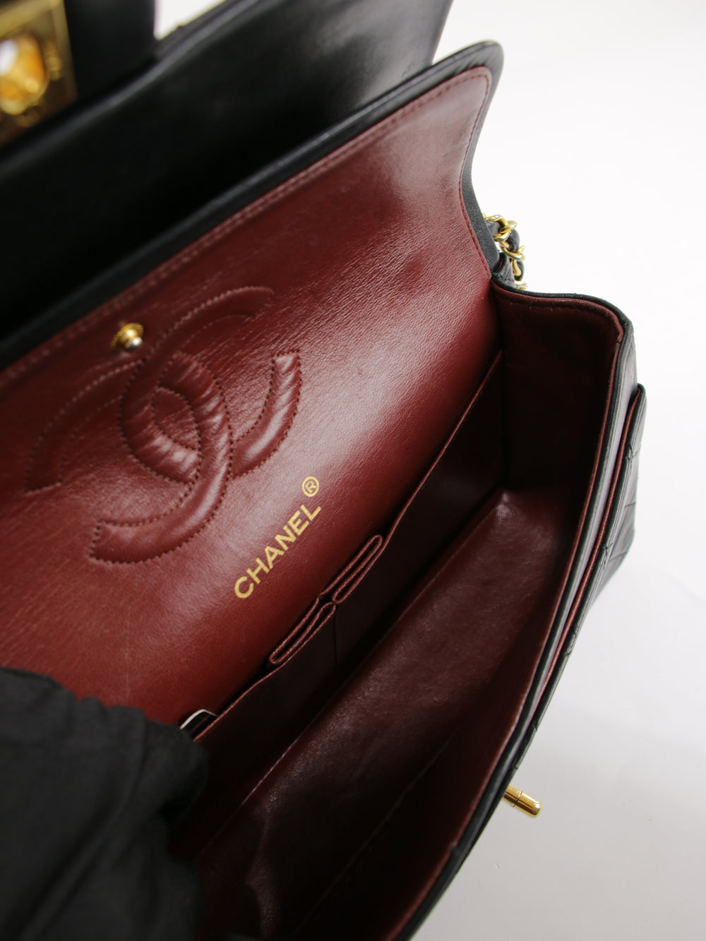 Medium Classic Flap