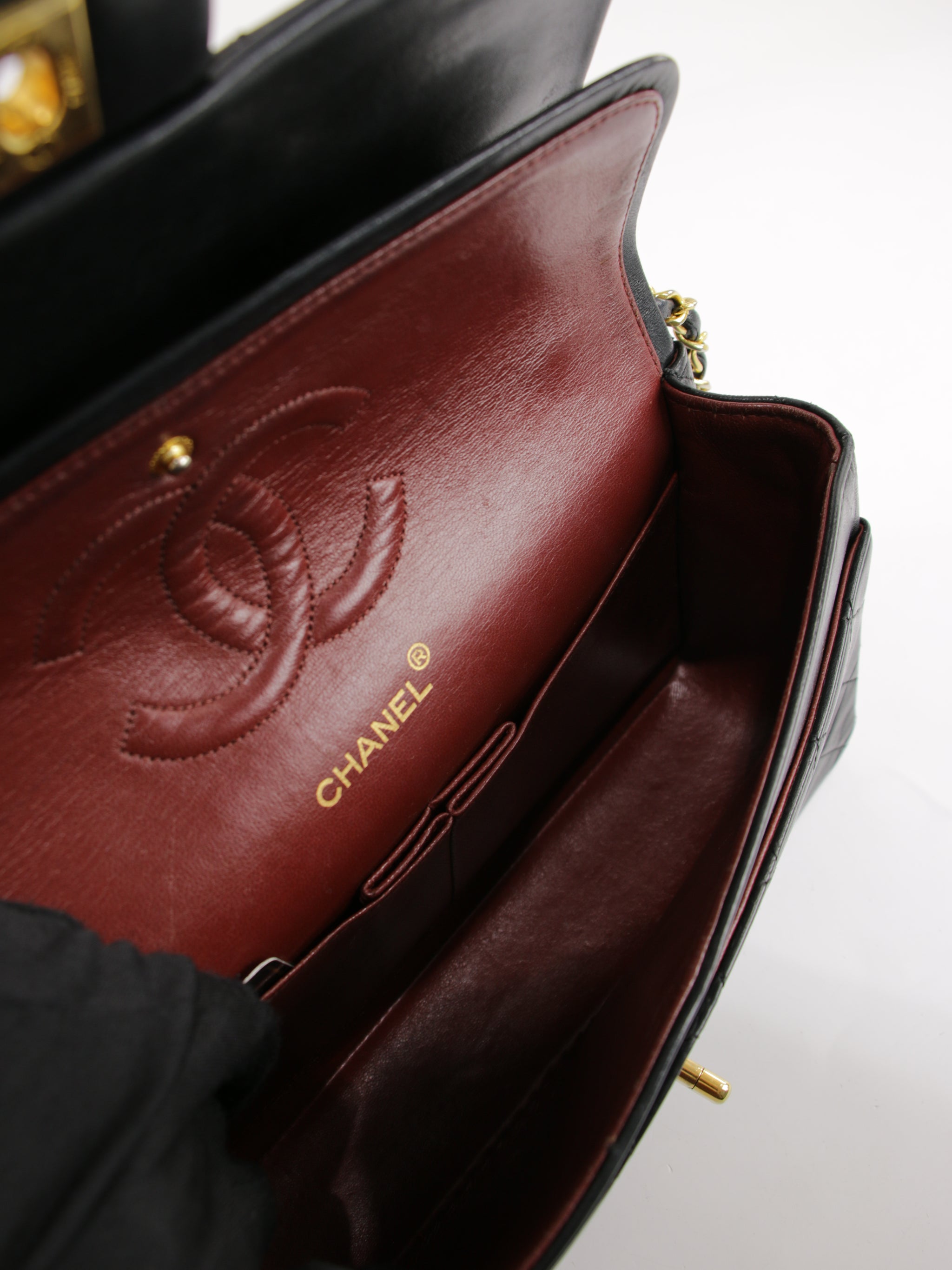 Medium Classic Flap