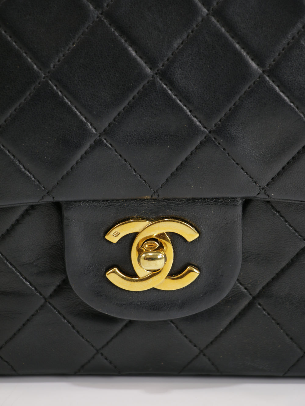 Medium Classic Flap
