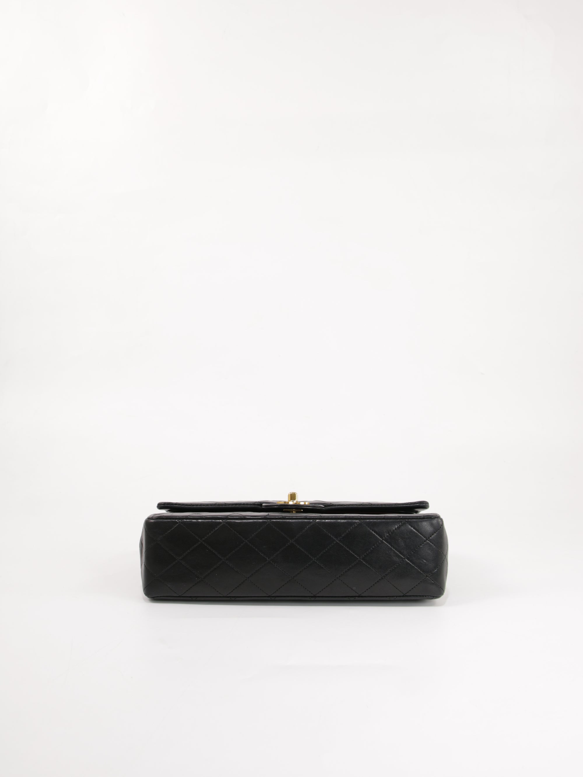 Medium Classic Flap