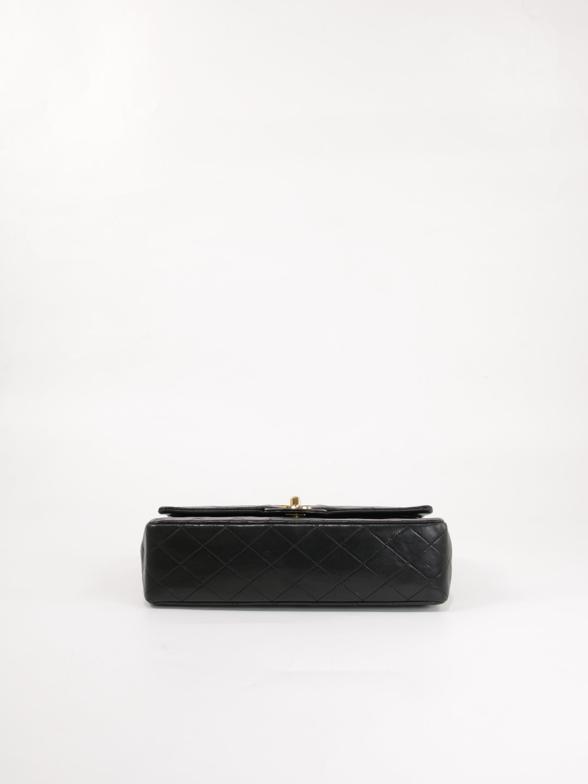 Medium Classic Flap