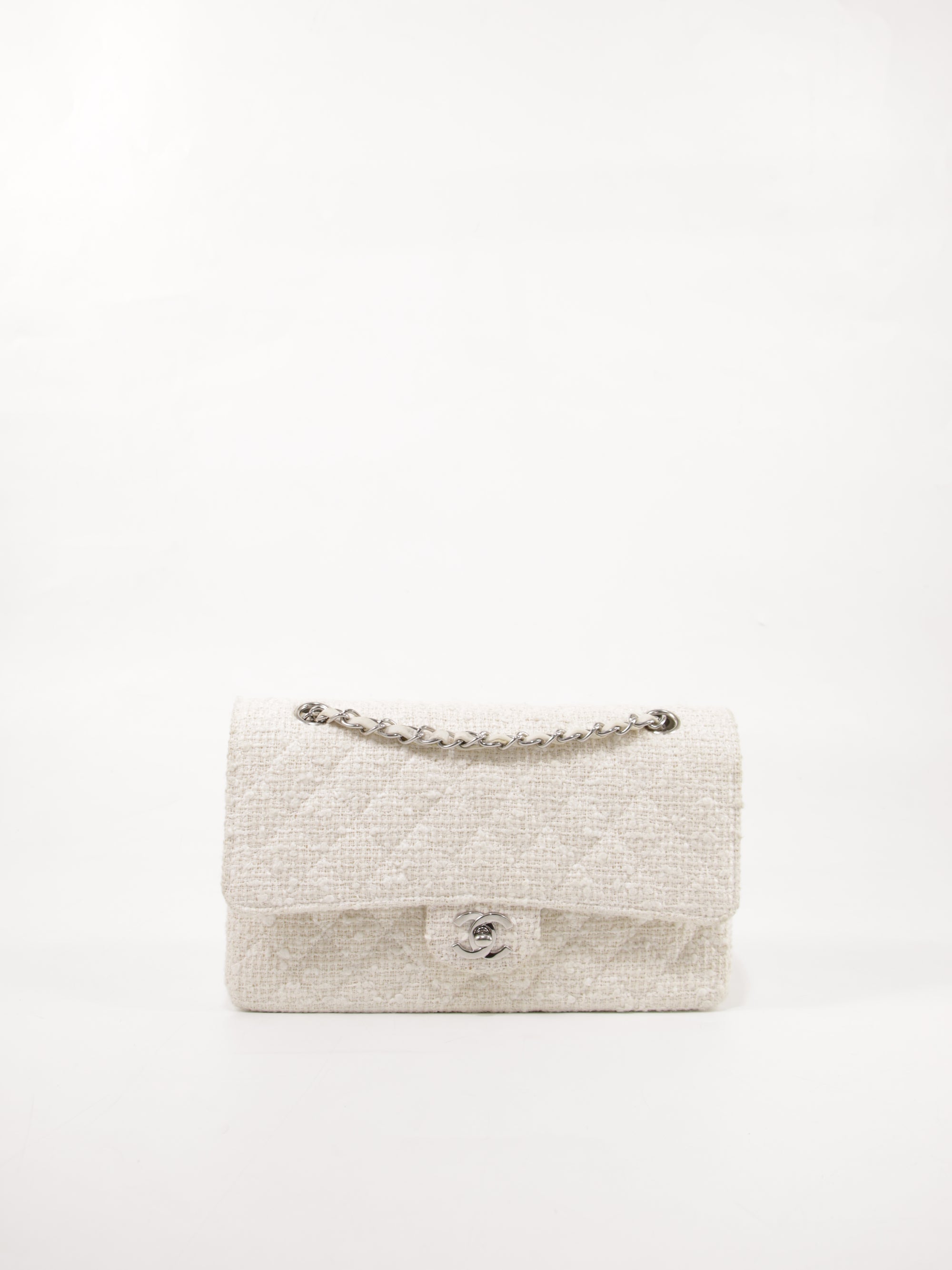 Medium Classic Flap