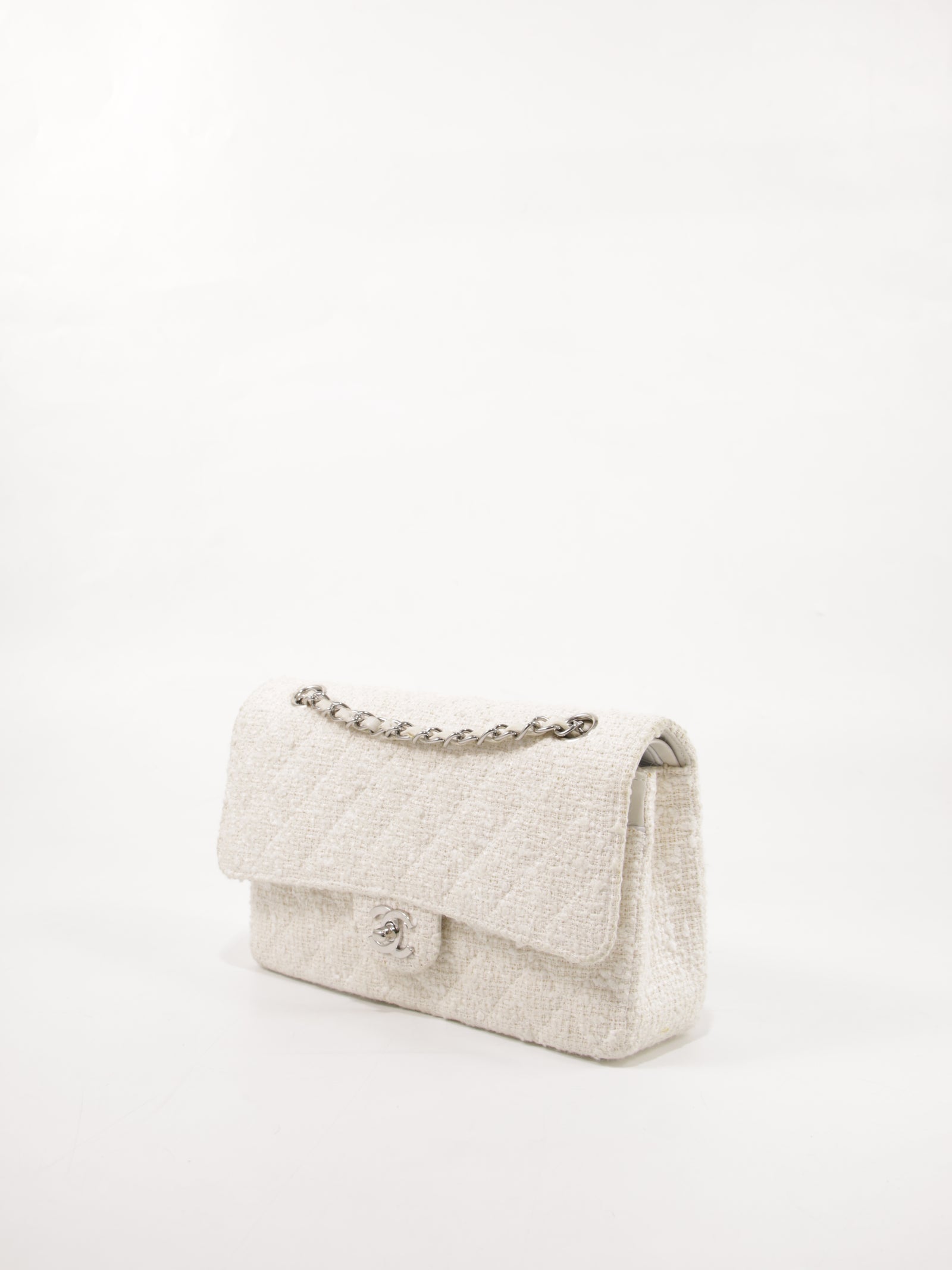 Medium Classic Flap